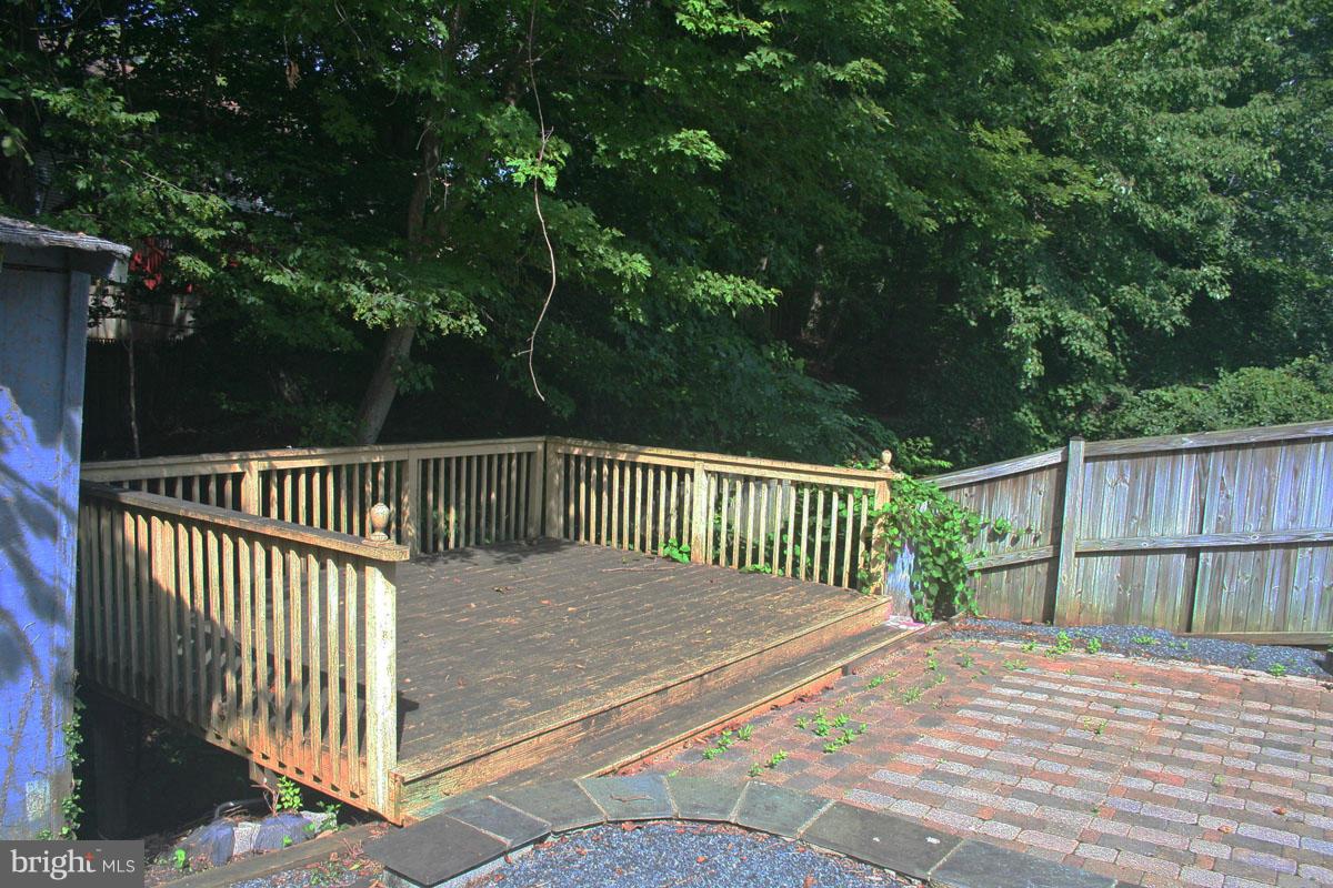 WHISPERING WOODS - Residential