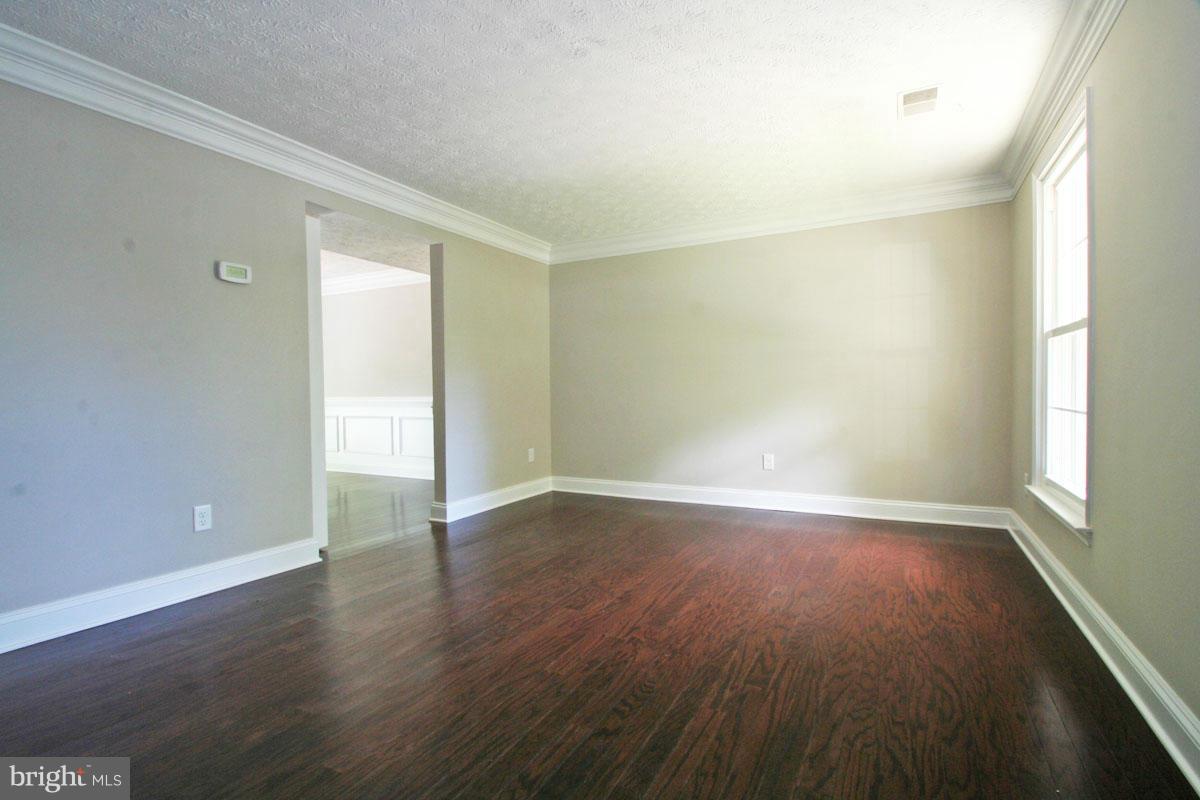 WHISPERING WOODS - Residential