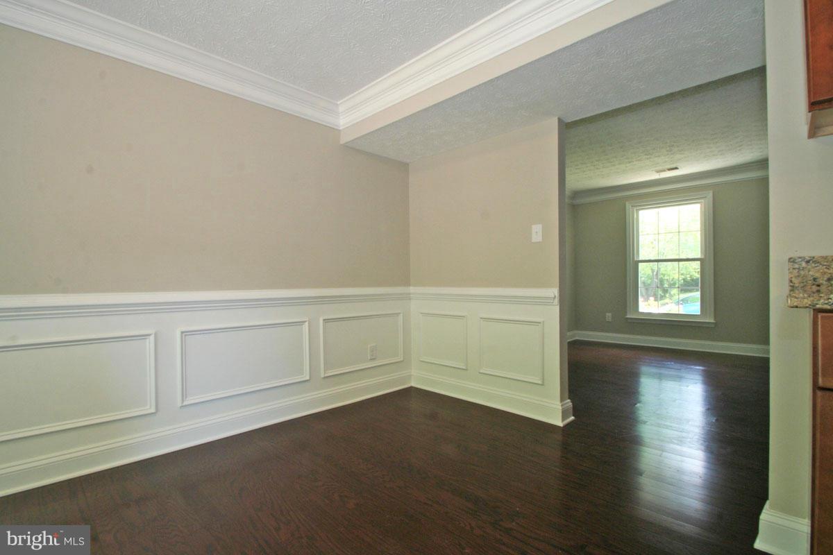 WHISPERING WOODS - Residential