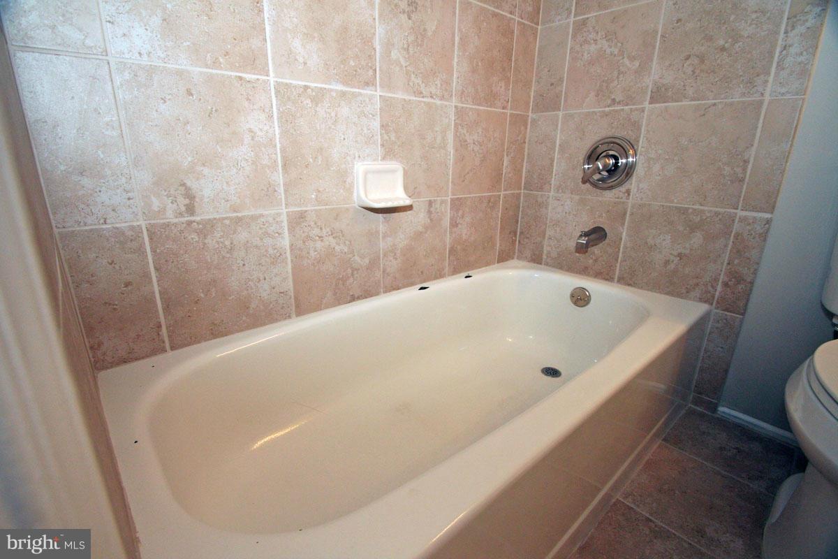 WHISPERING WOODS - Residential