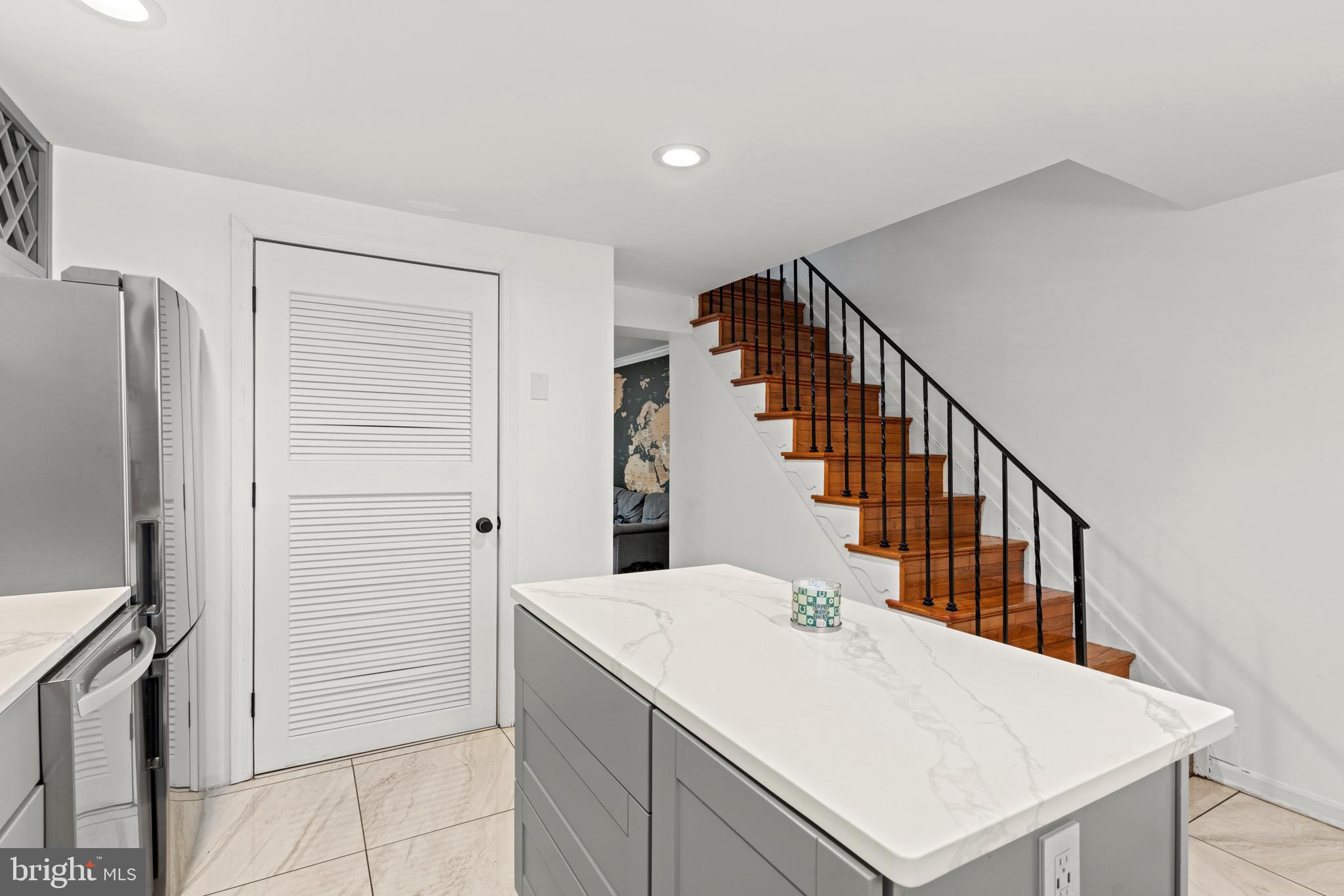 1854 DUTCH VILLAGE DRIVE R-270