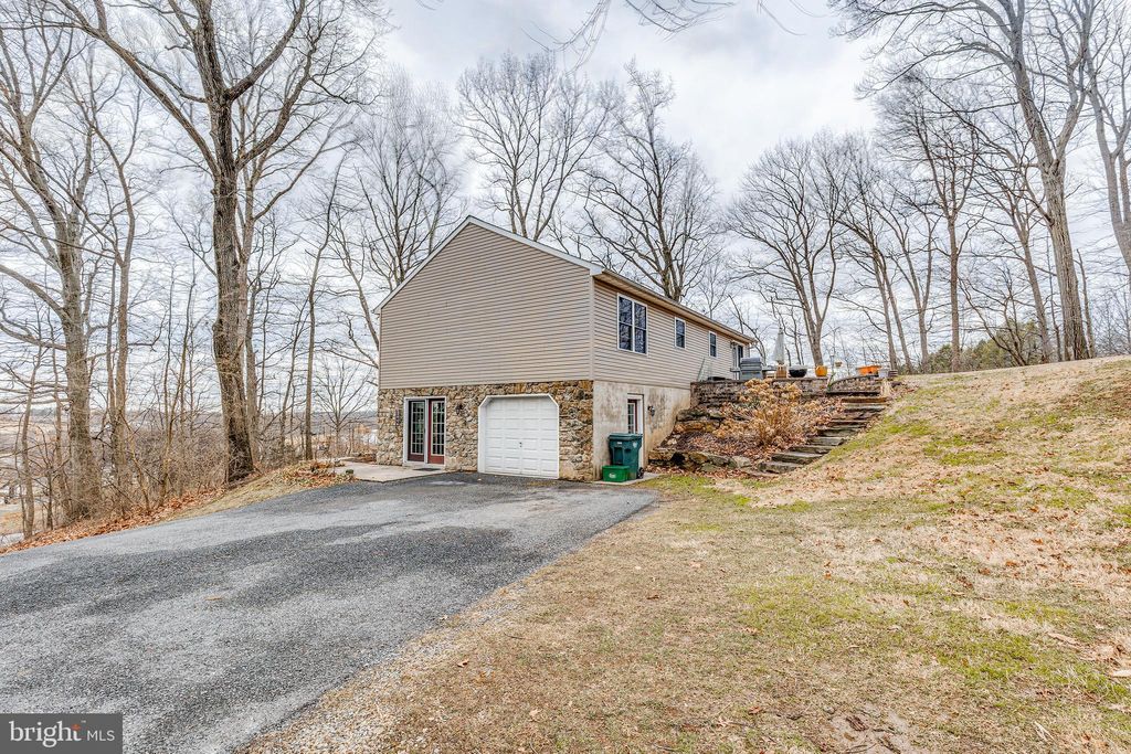 Photo of 1000 Woodland Dr, QUARRYVILLE, PA 17566 (MLS # PALA2065324)