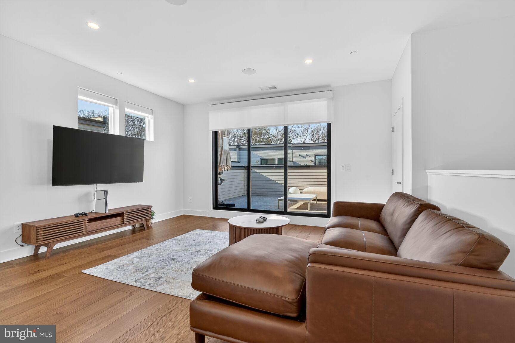 WESTBARD SQUARE - Residential