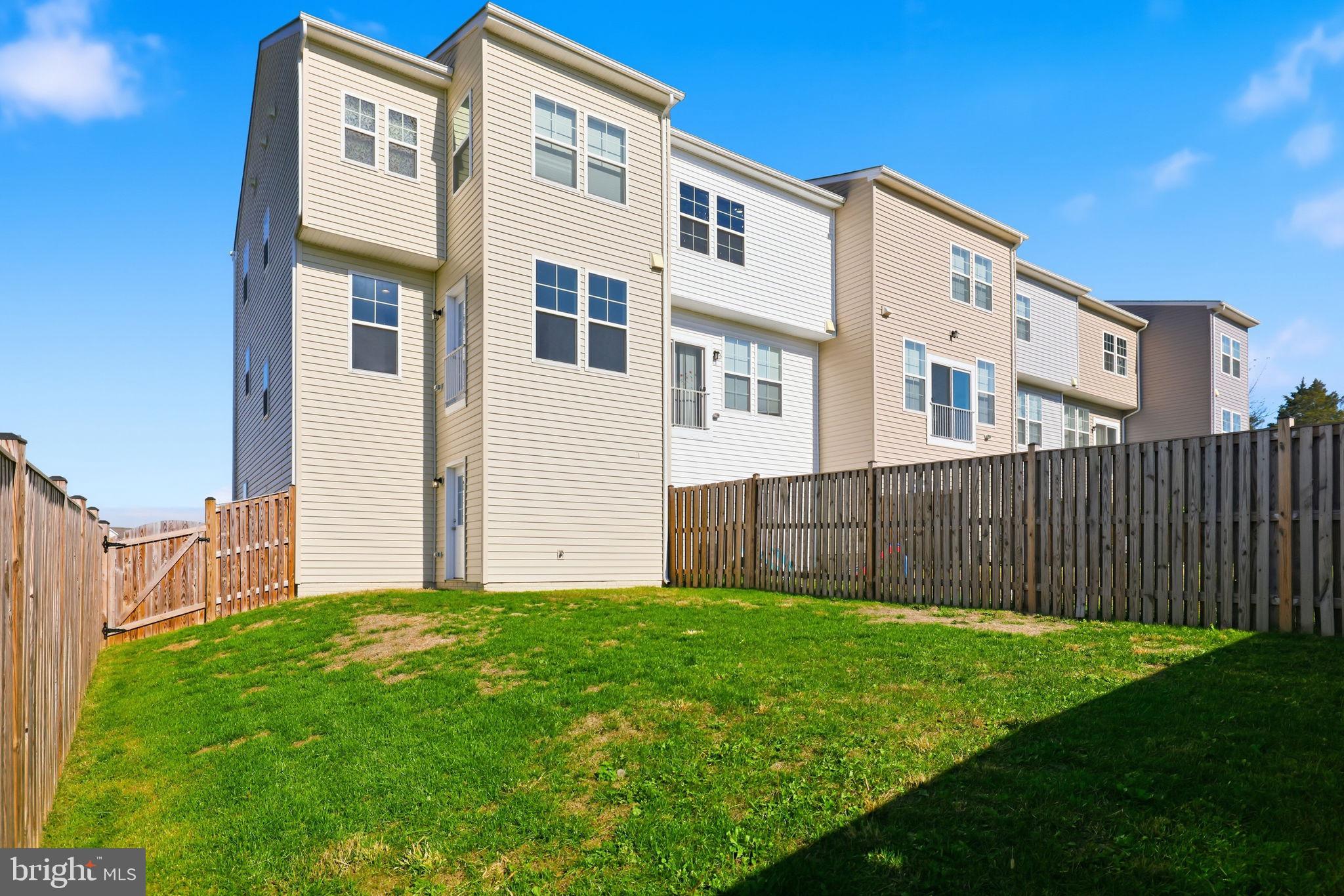 MCCAULEY CROSSING - Residential Lease