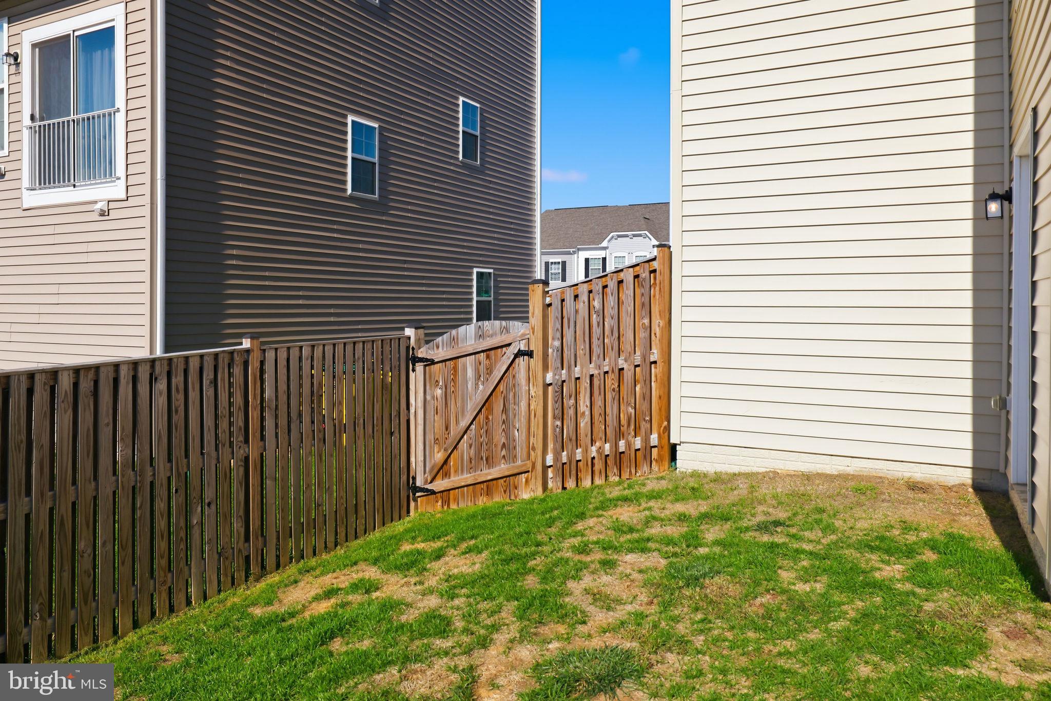 MCCAULEY CROSSING - Residential Lease