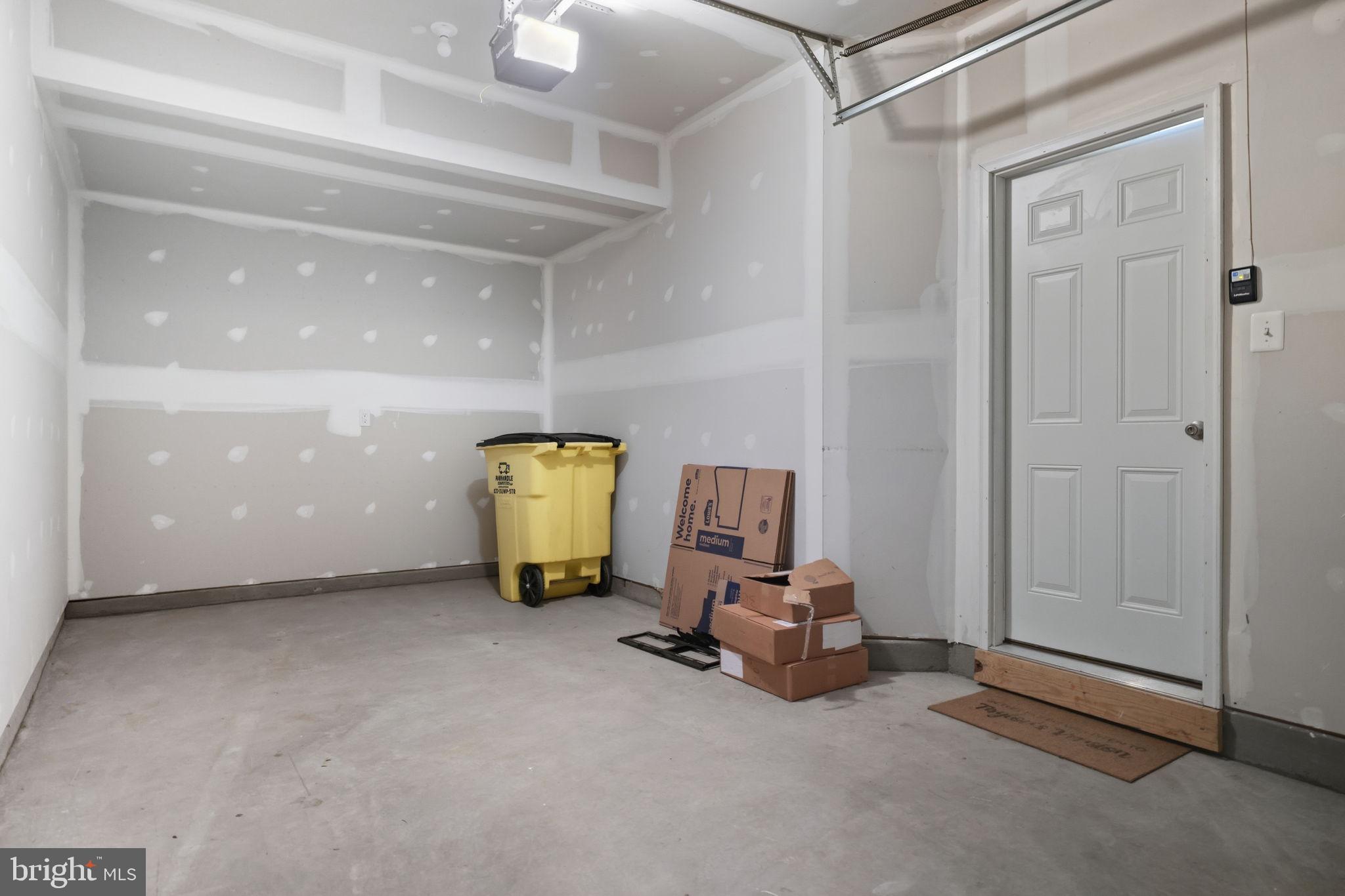 MCCAULEY CROSSING - Residential Lease