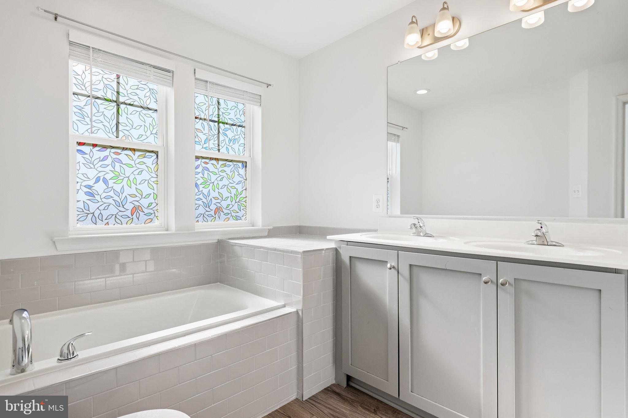 MCCAULEY CROSSING - Residential Lease