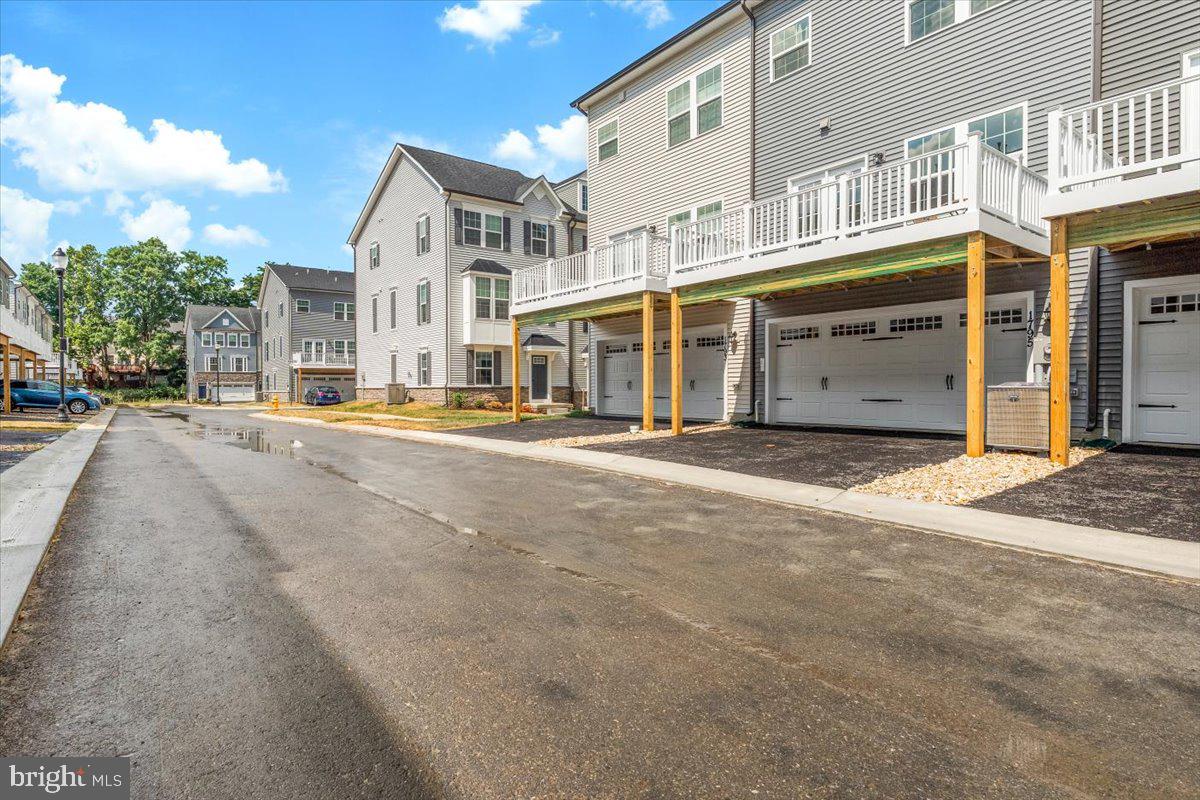 BELLE AIR TOWNHOMES - Residential Lease