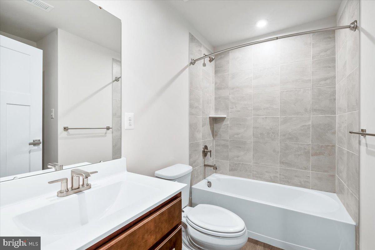 BELLE AIR TOWNHOMES - Residential Lease