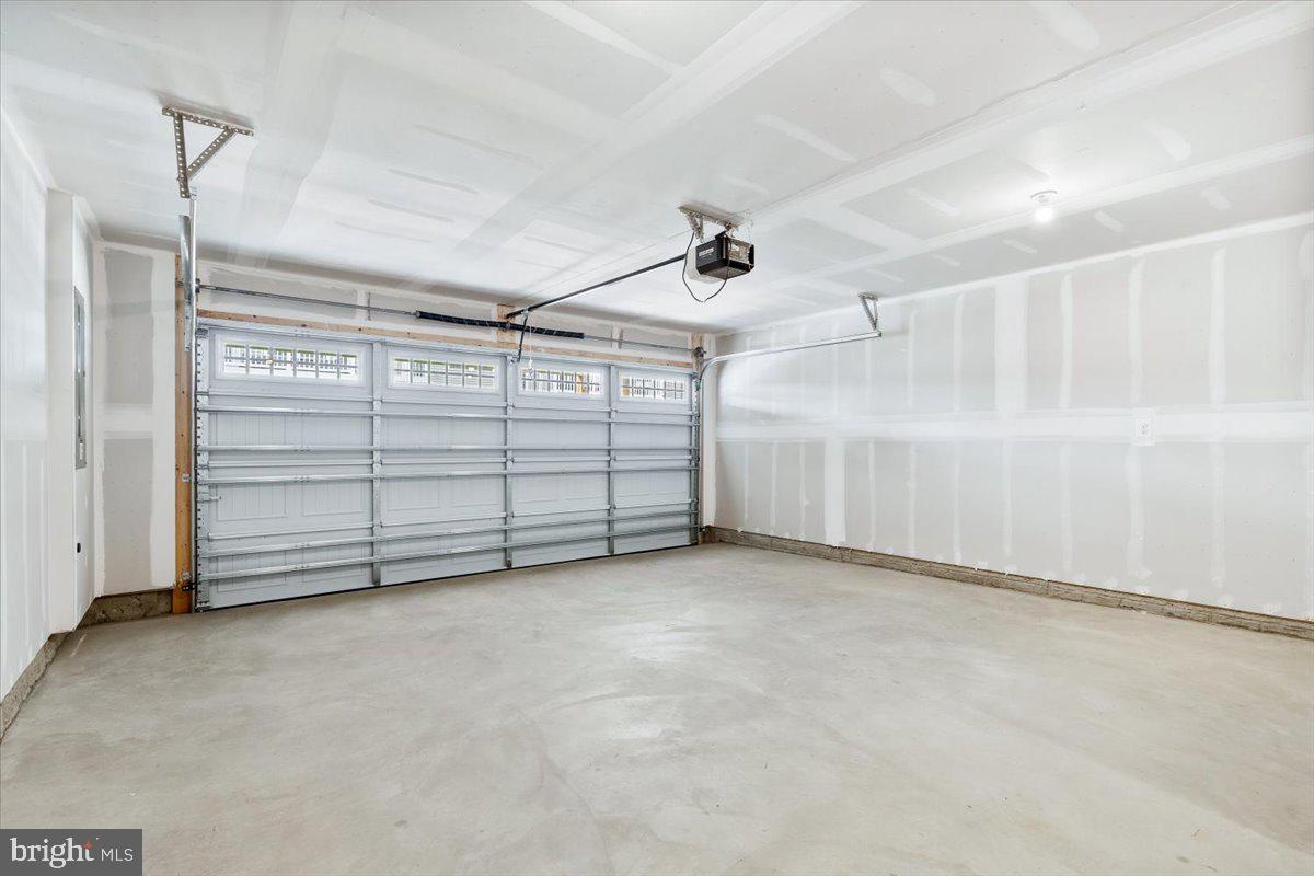 BELLE AIR TOWNHOMES - Residential Lease