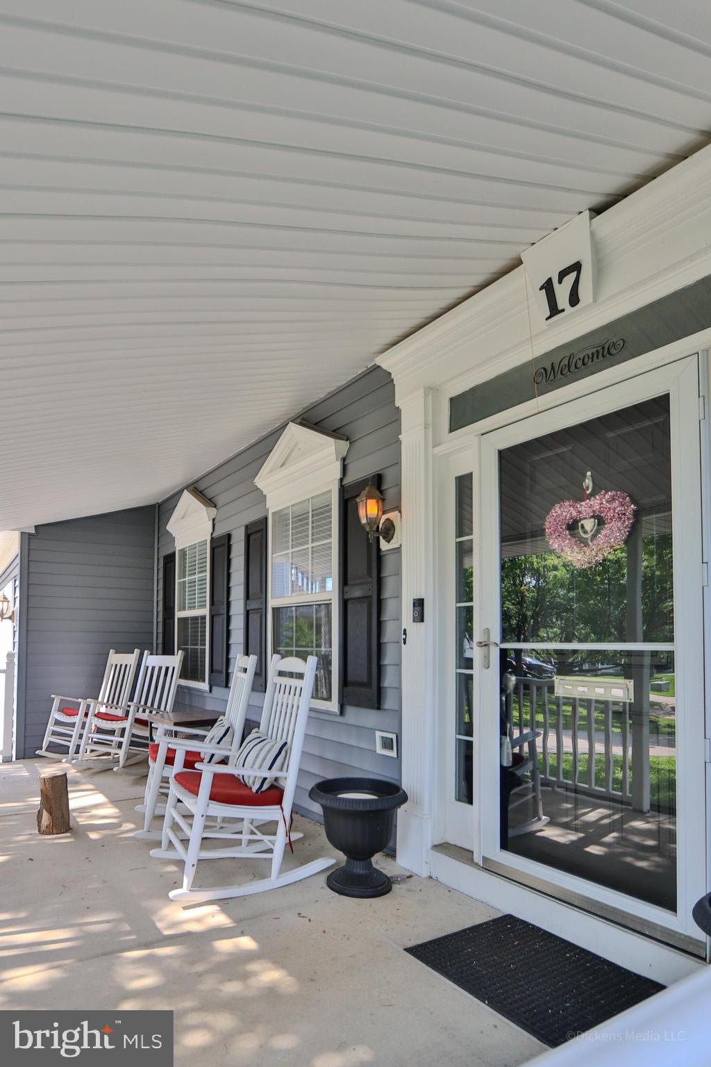 17 SPYGLASS COURT