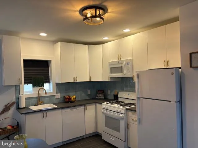 Philadelphia, Pennsylvania 19148, United States, 2 Bedrooms Bedrooms, ,2 BathroomsBathrooms,Residential,Coming Soon,158595