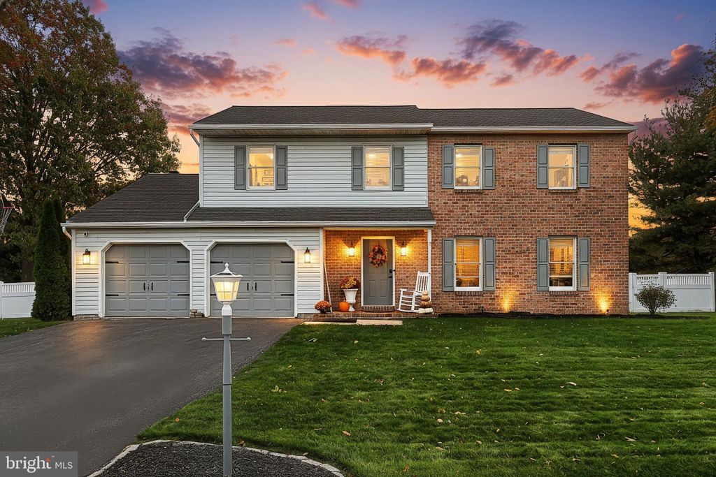 Photo of 409 White Rose Lane, YORK, PA 17402 (MLS # PAYK2092270)