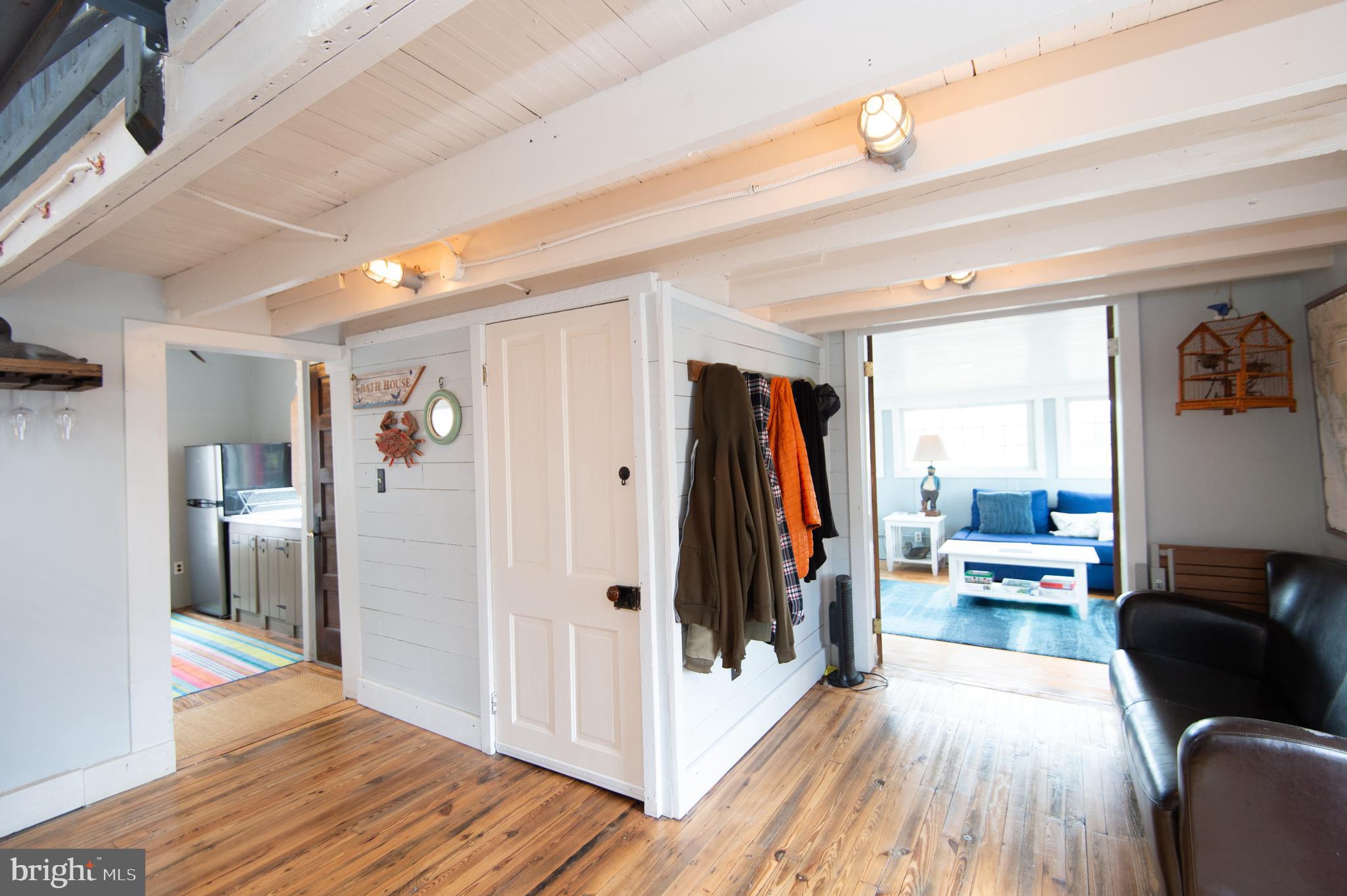 UPPER HOOPER ISLAND - Residential