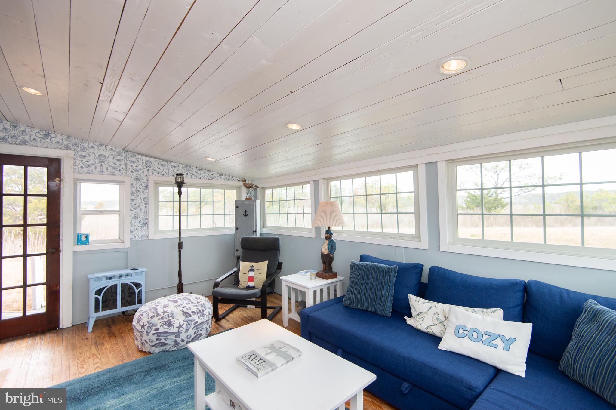 UPPER HOOPER ISLAND - Residential