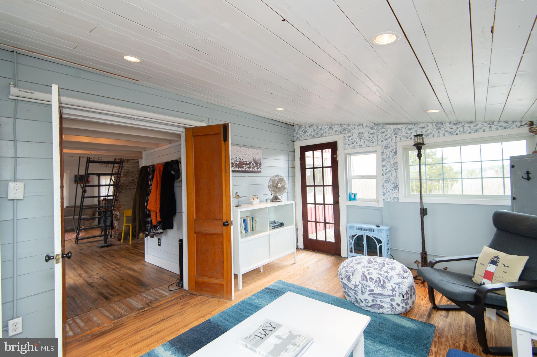 UPPER HOOPER ISLAND - Residential