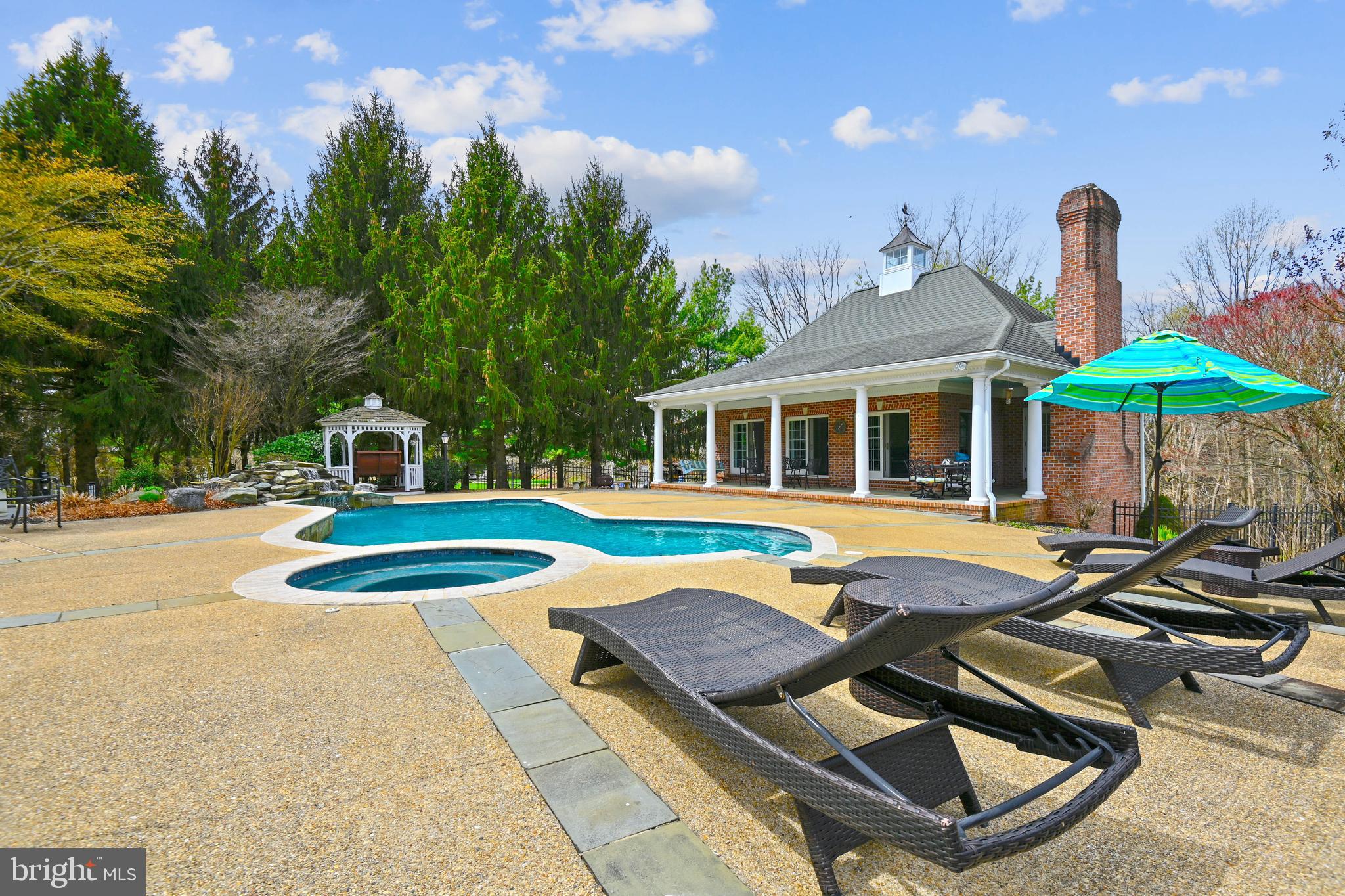 BROOKFIELD - Residential