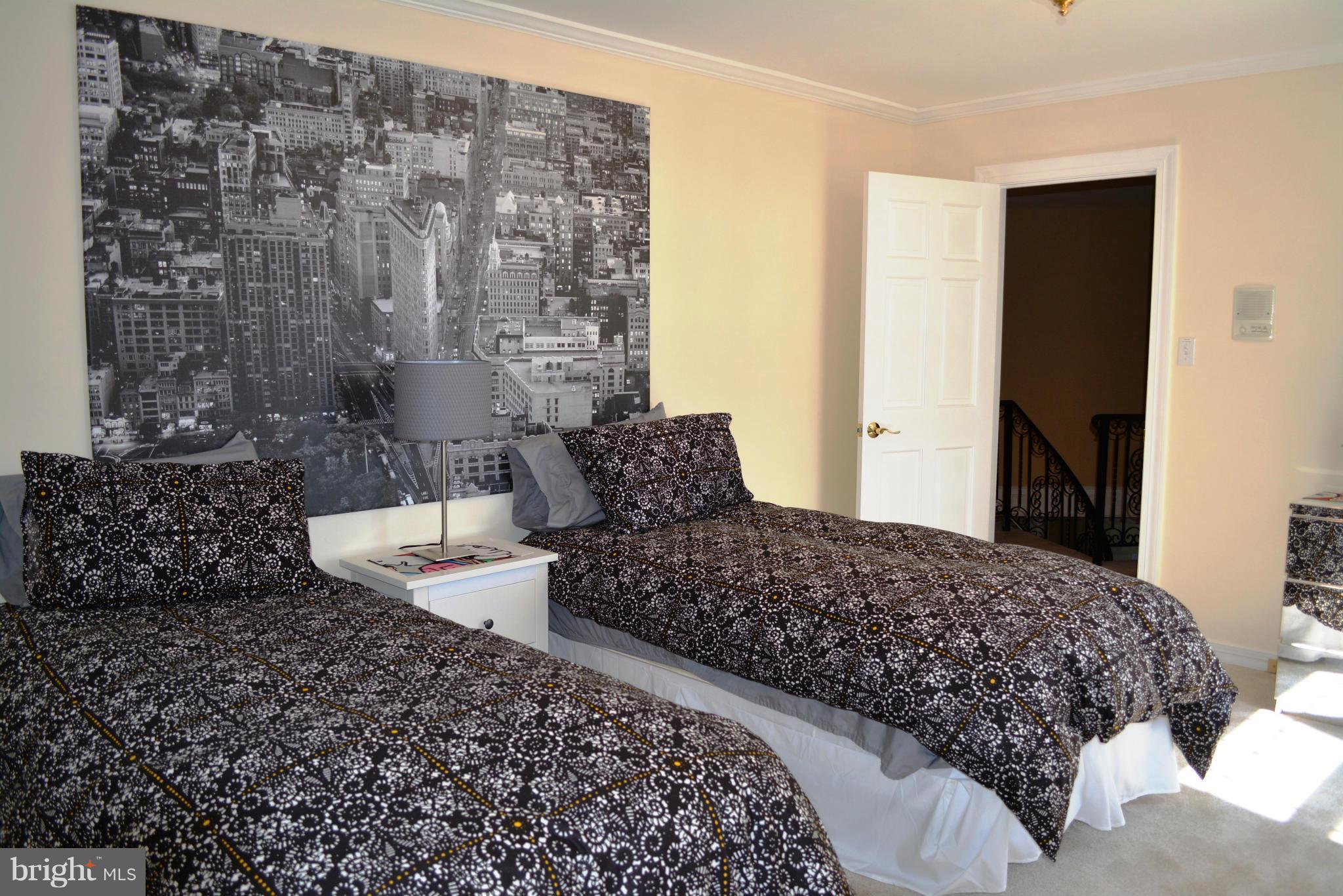 LOCUST GROVE ESTATES SUB - Residential