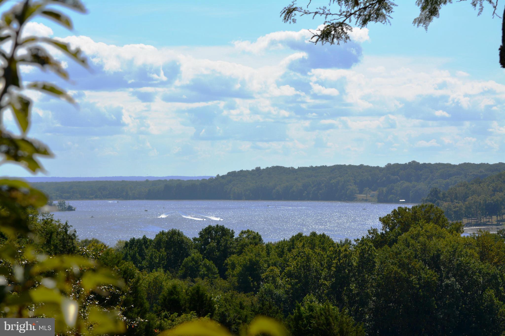LOCUST GROVE ESTATES SUB - Residential