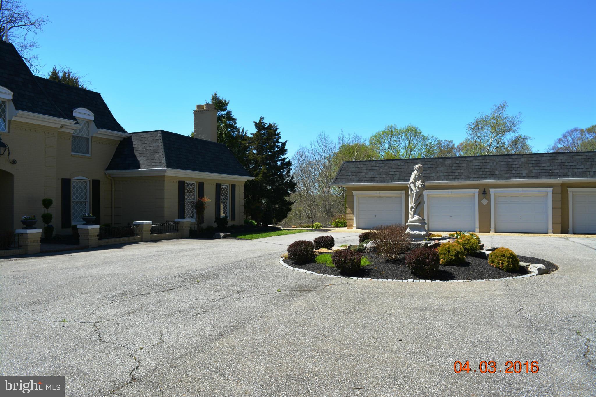 LOCUST GROVE ESTATES SUB - Residential