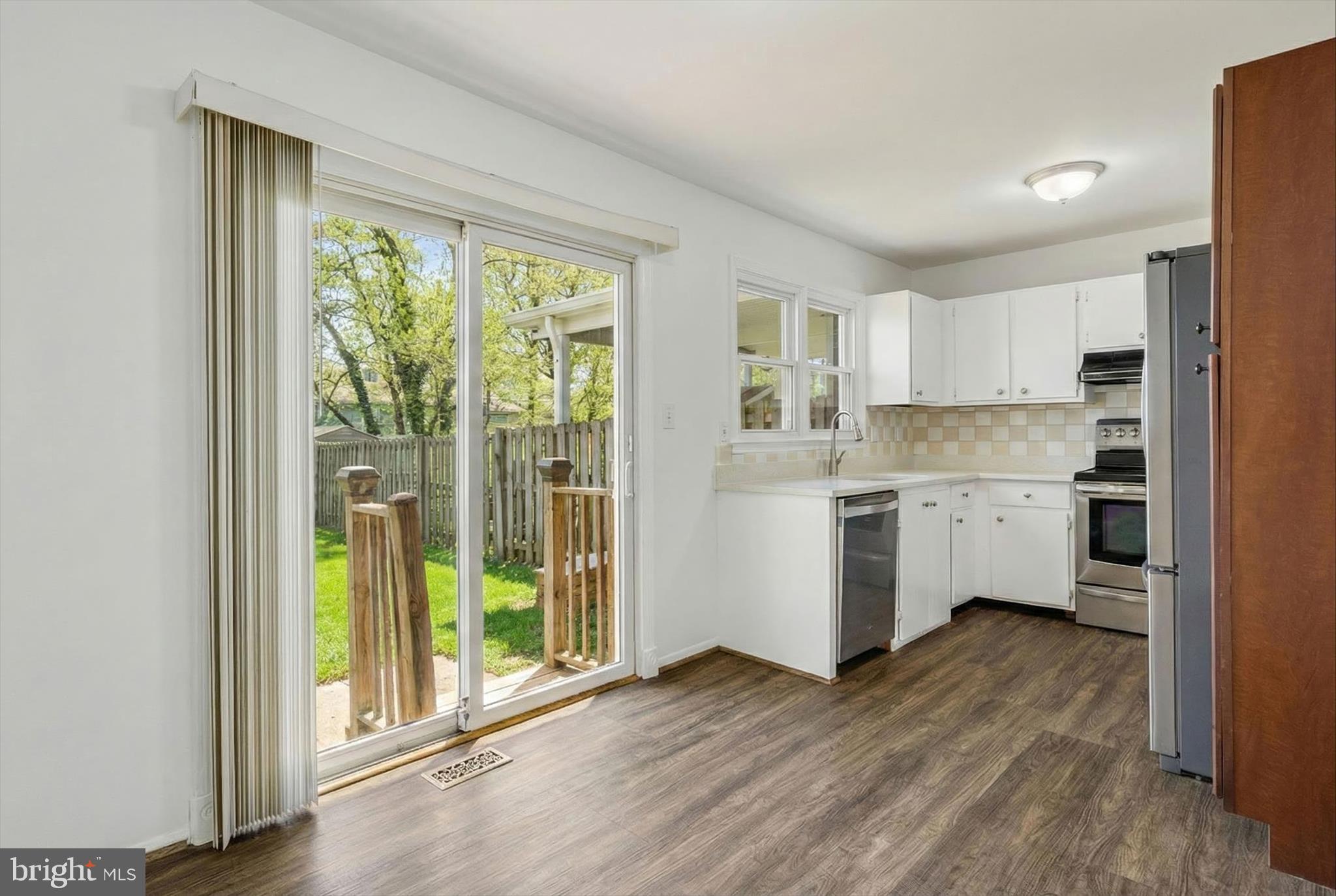 STONEYBROOKE VILLAGE - Residential Lease