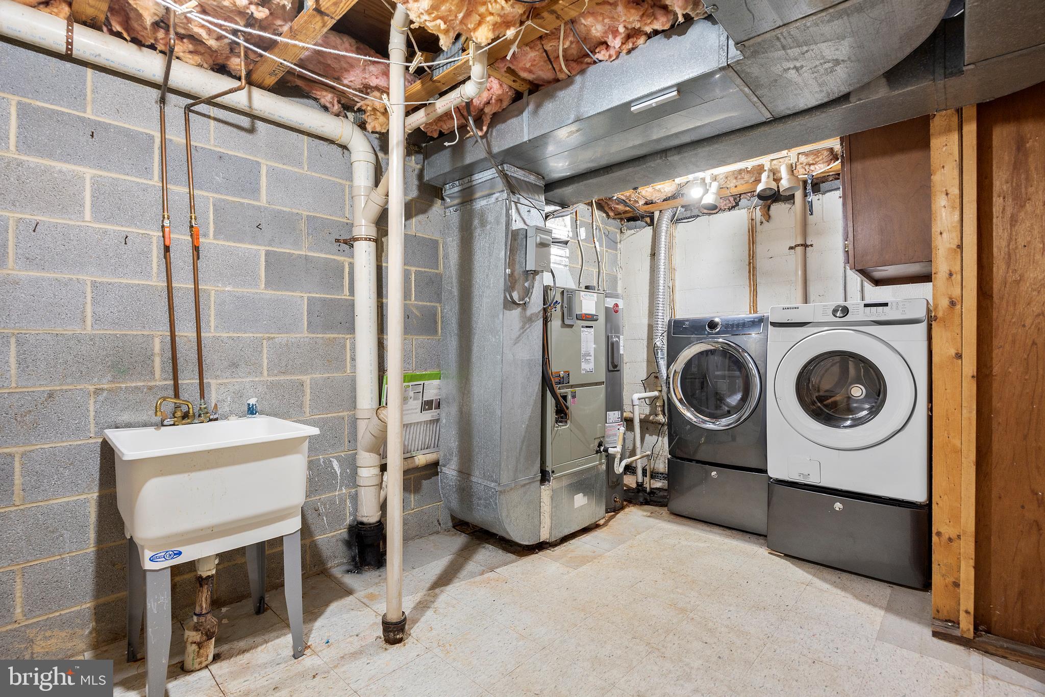 STONEYBROOKE VILLAGE - Residential Lease