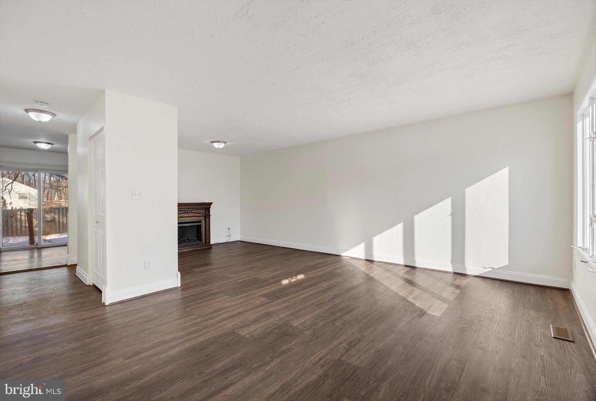 STONEYBROOKE VILLAGE - Residential Lease