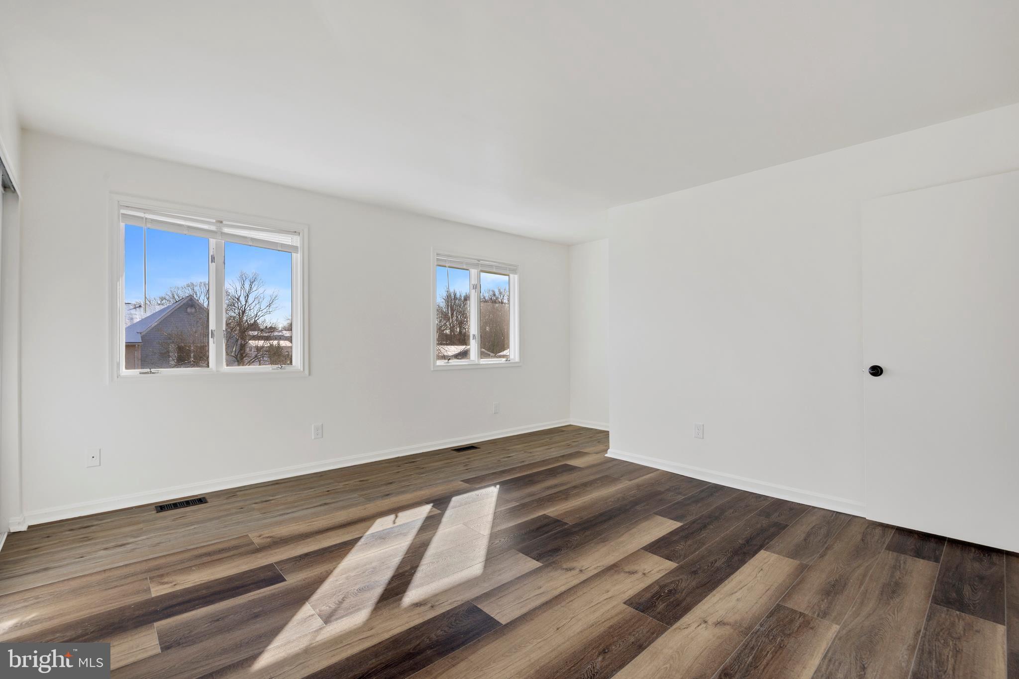 STONEYBROOKE VILLAGE - Residential Lease