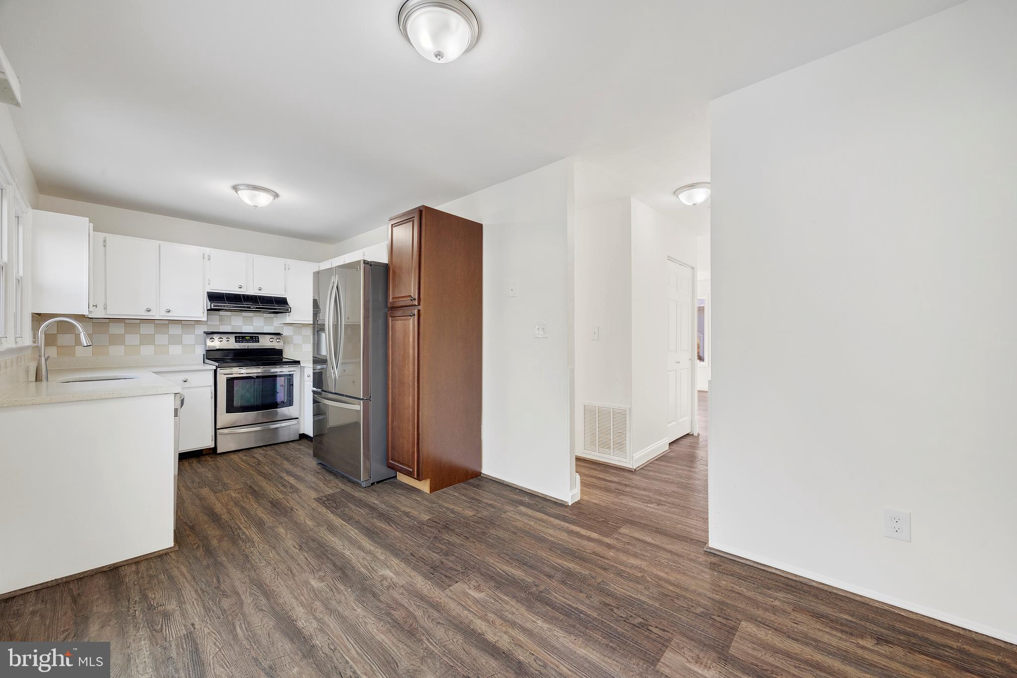 STONEYBROOKE VILLAGE - Residential Lease