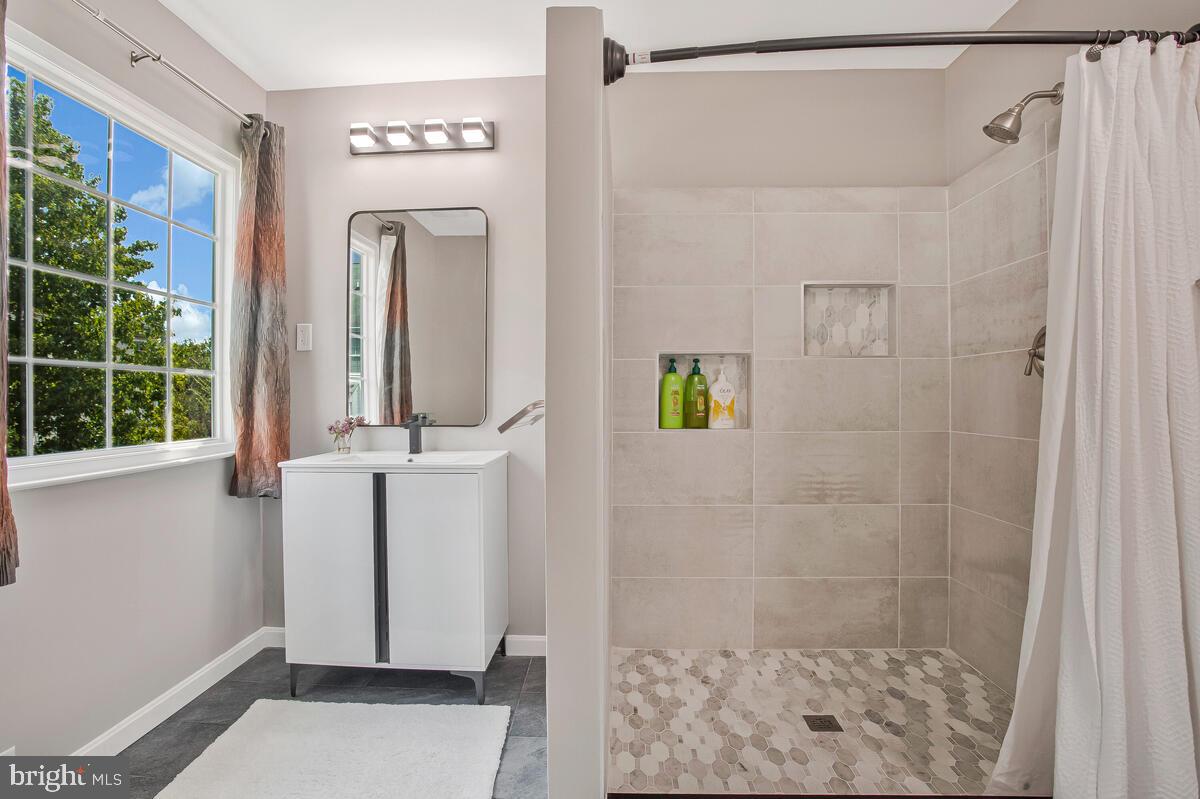 PERRYWOOD - Residential Lease