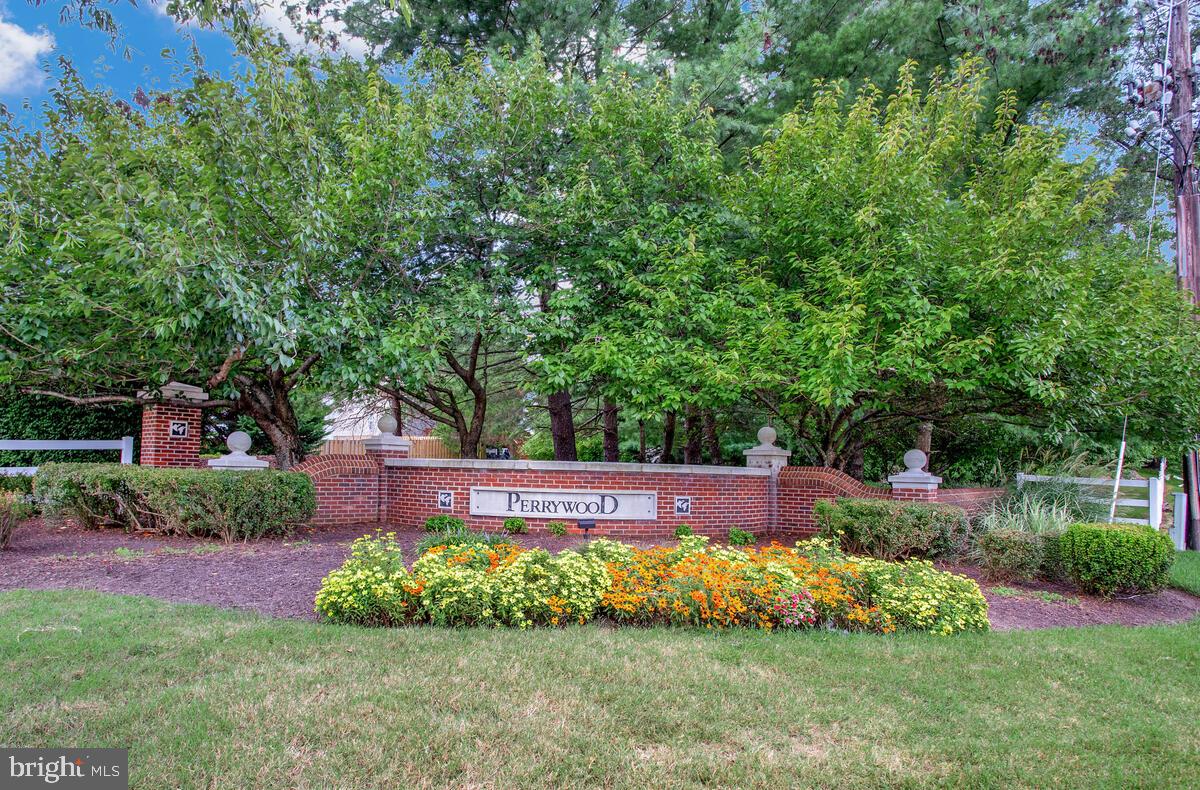 PERRYWOOD - Residential Lease