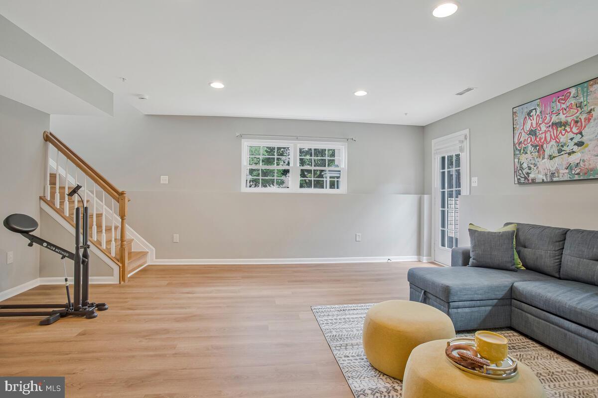 PERRYWOOD - Residential Lease