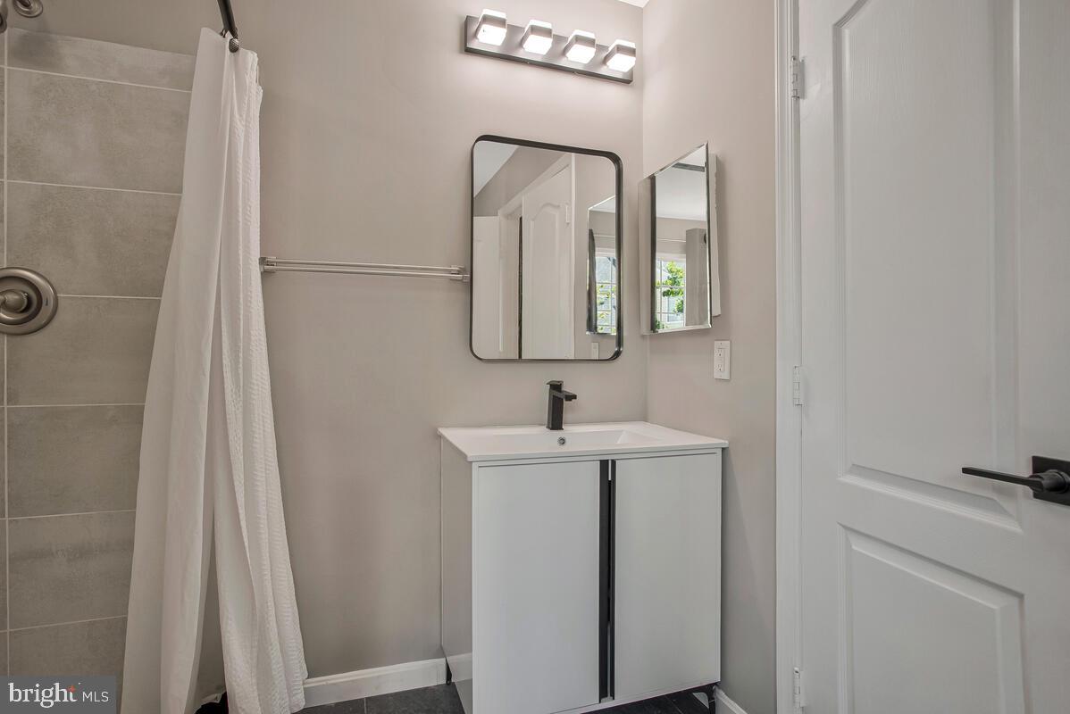 PERRYWOOD - Residential Lease