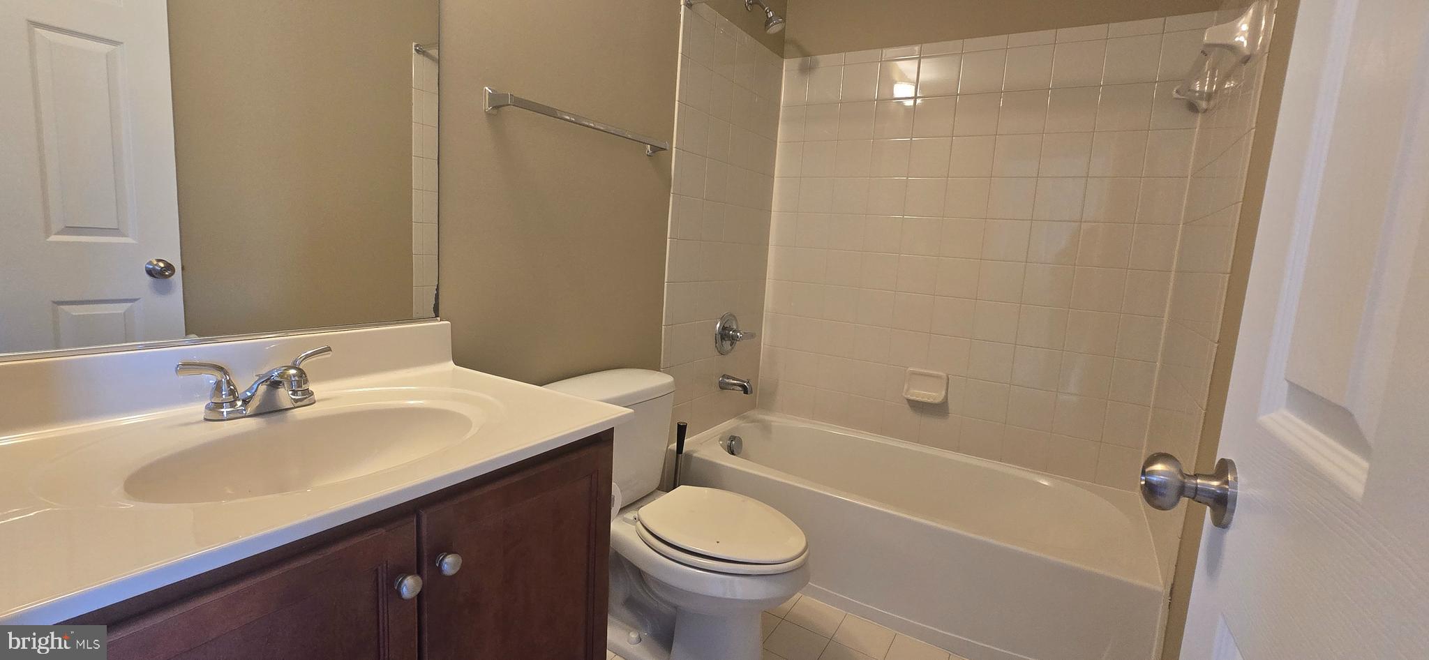 POWELLS RUN VILLAGE COND - Residential Lease