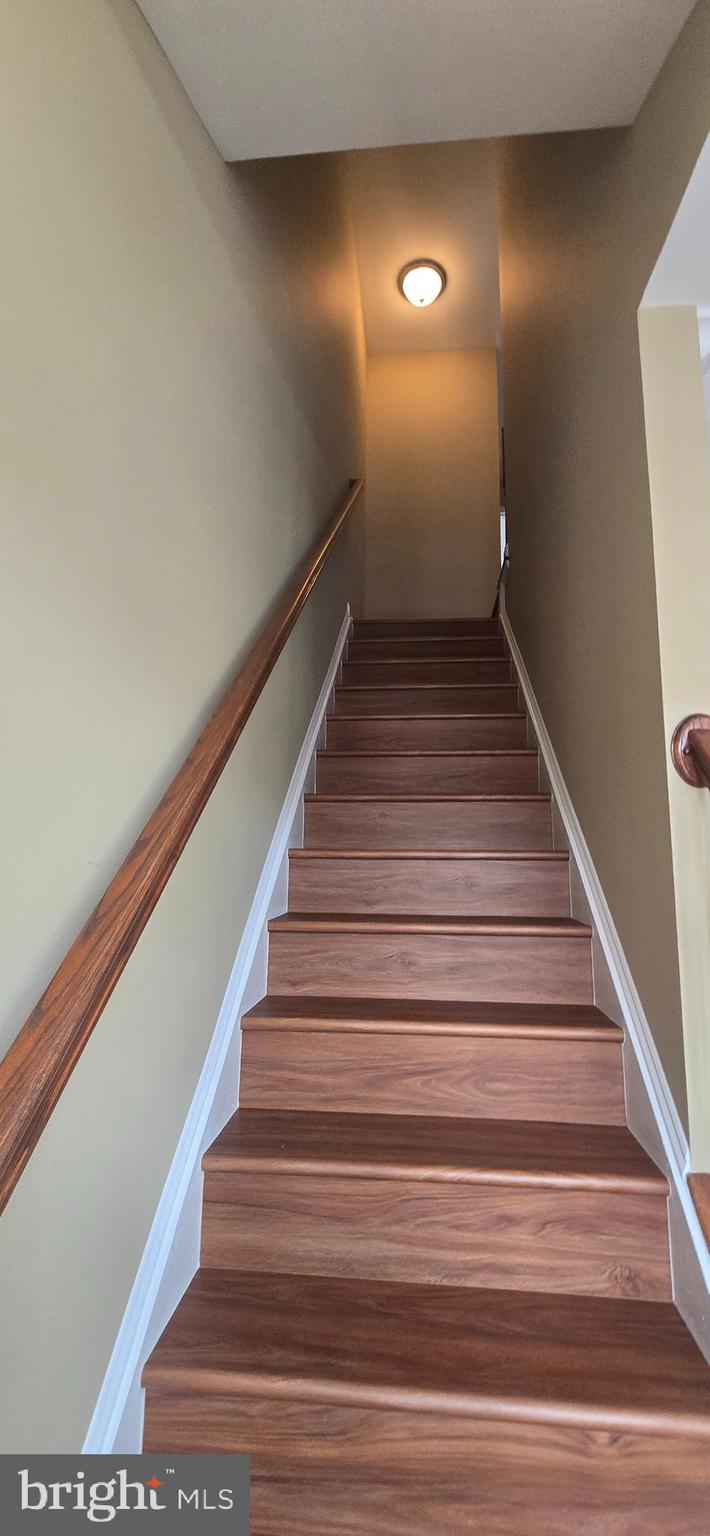 POWELLS RUN VILLAGE COND - Residential Lease