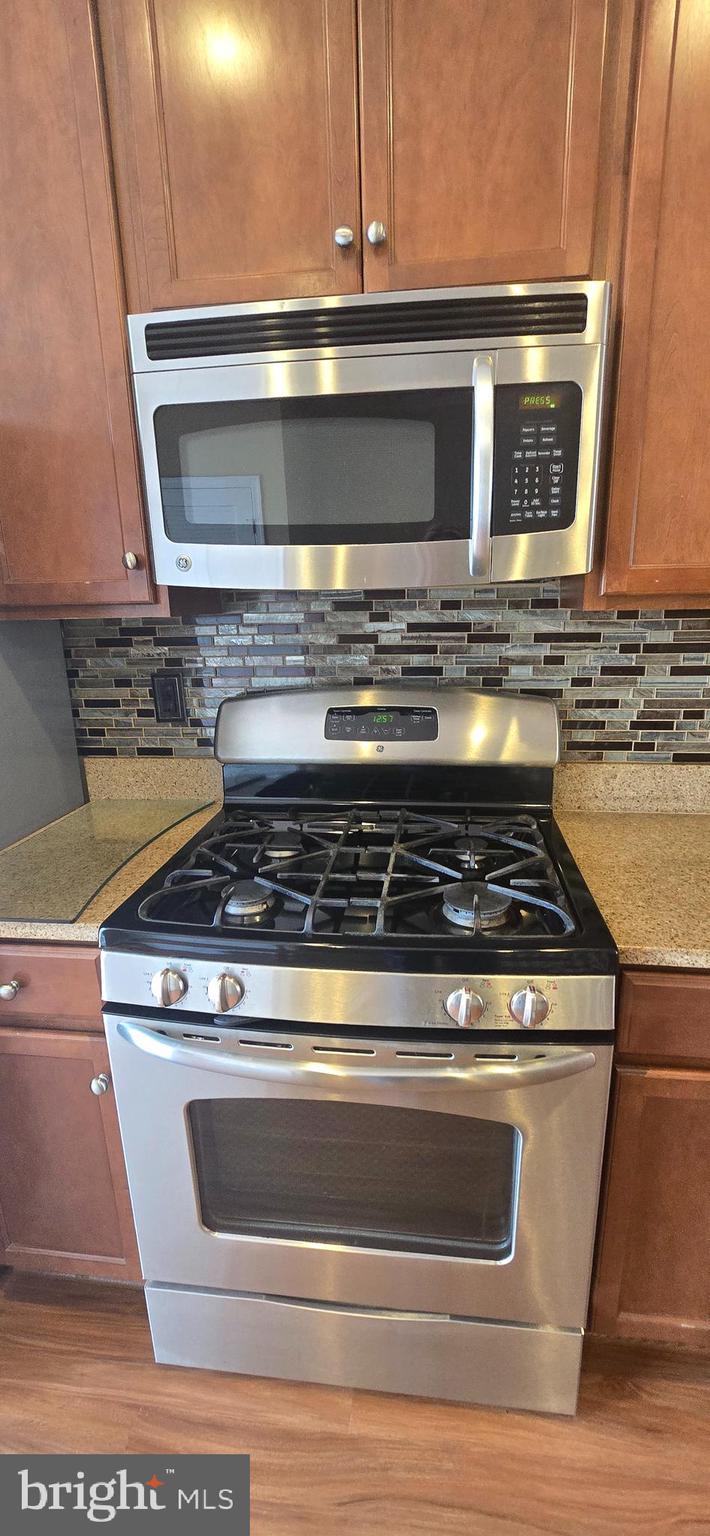 POWELLS RUN VILLAGE COND - Residential Lease