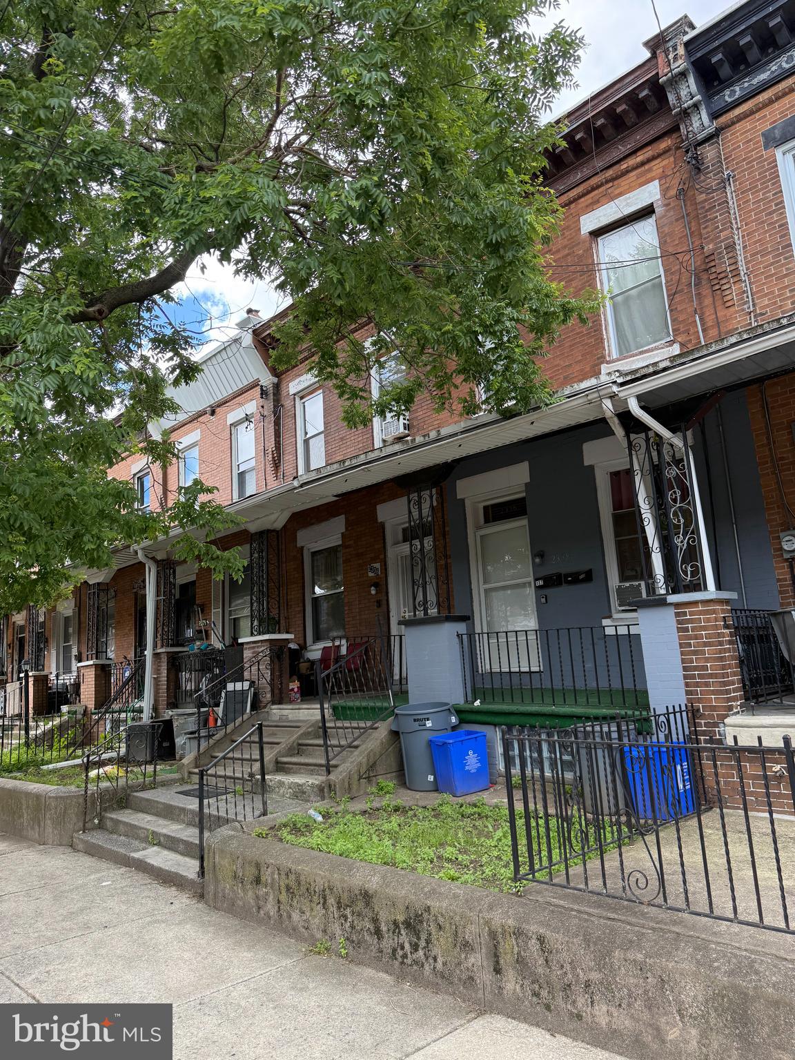 2338 W HAGERT STREET