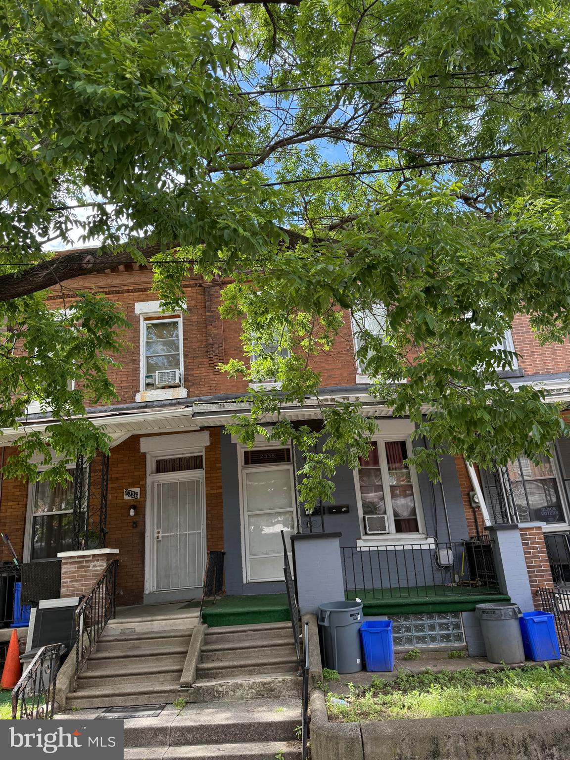 2338 W HAGERT STREET