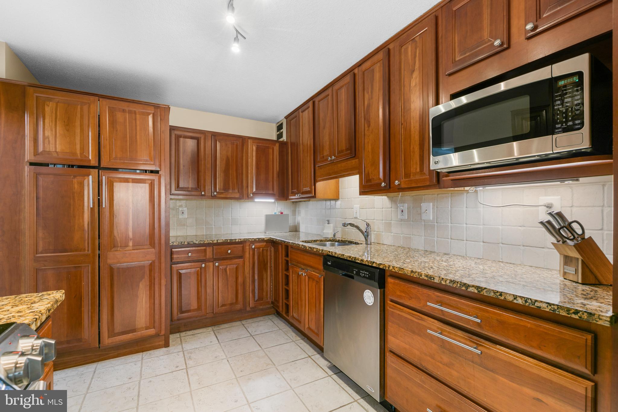 WATERGATE AT LANDMARK - Residential Lease