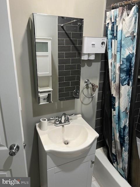 PORT RICHMOND - Residential Lease