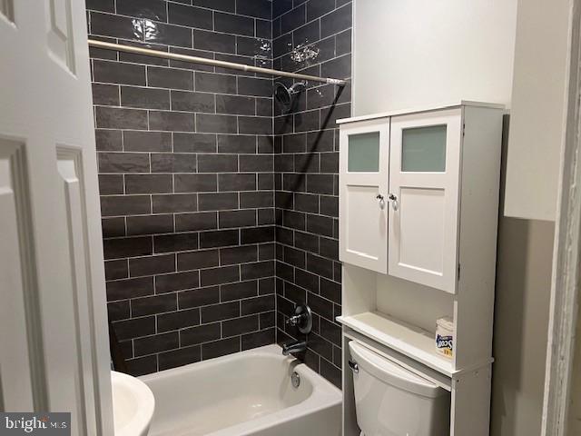 PORT RICHMOND - Residential Lease