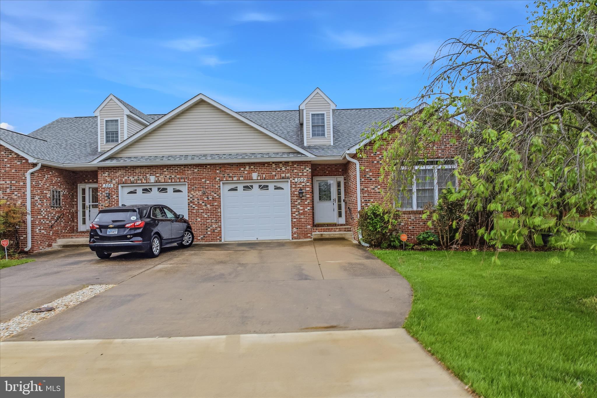 LOCUST HILL - Residential