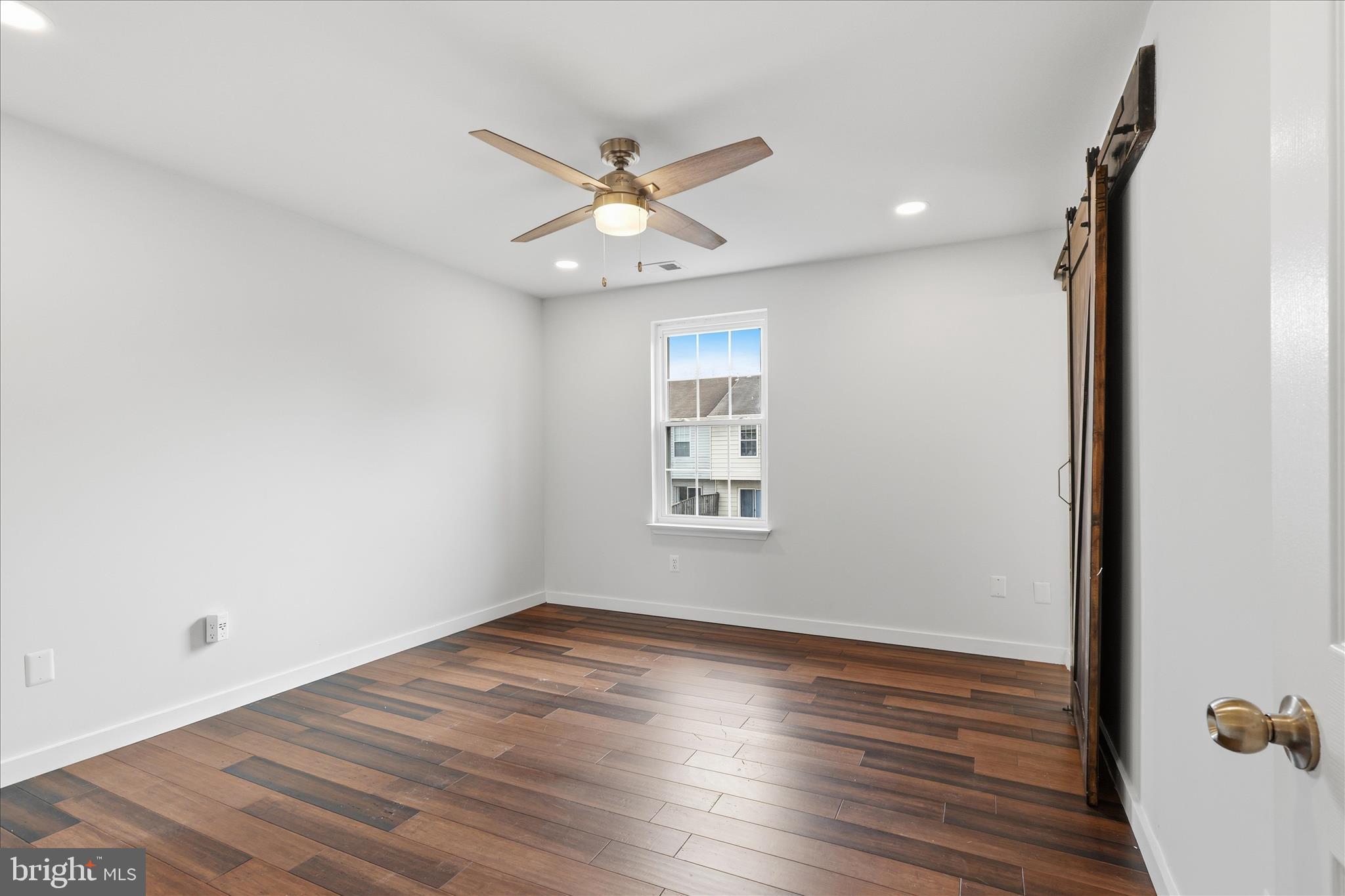 LONDON TOWNE - Residential