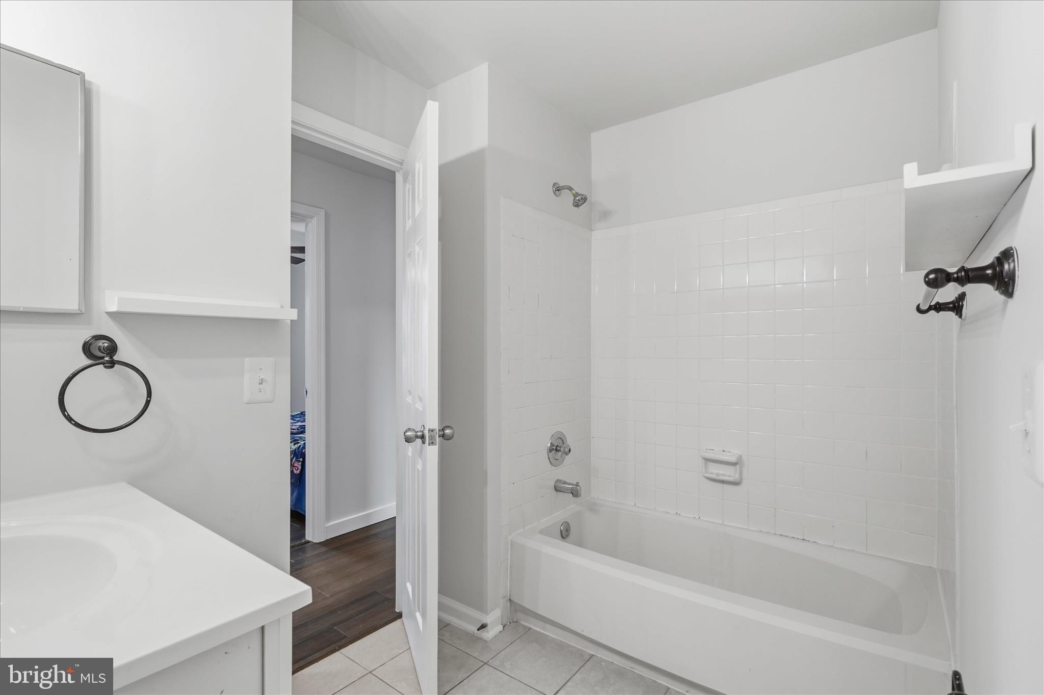 LONDON TOWNE - Residential