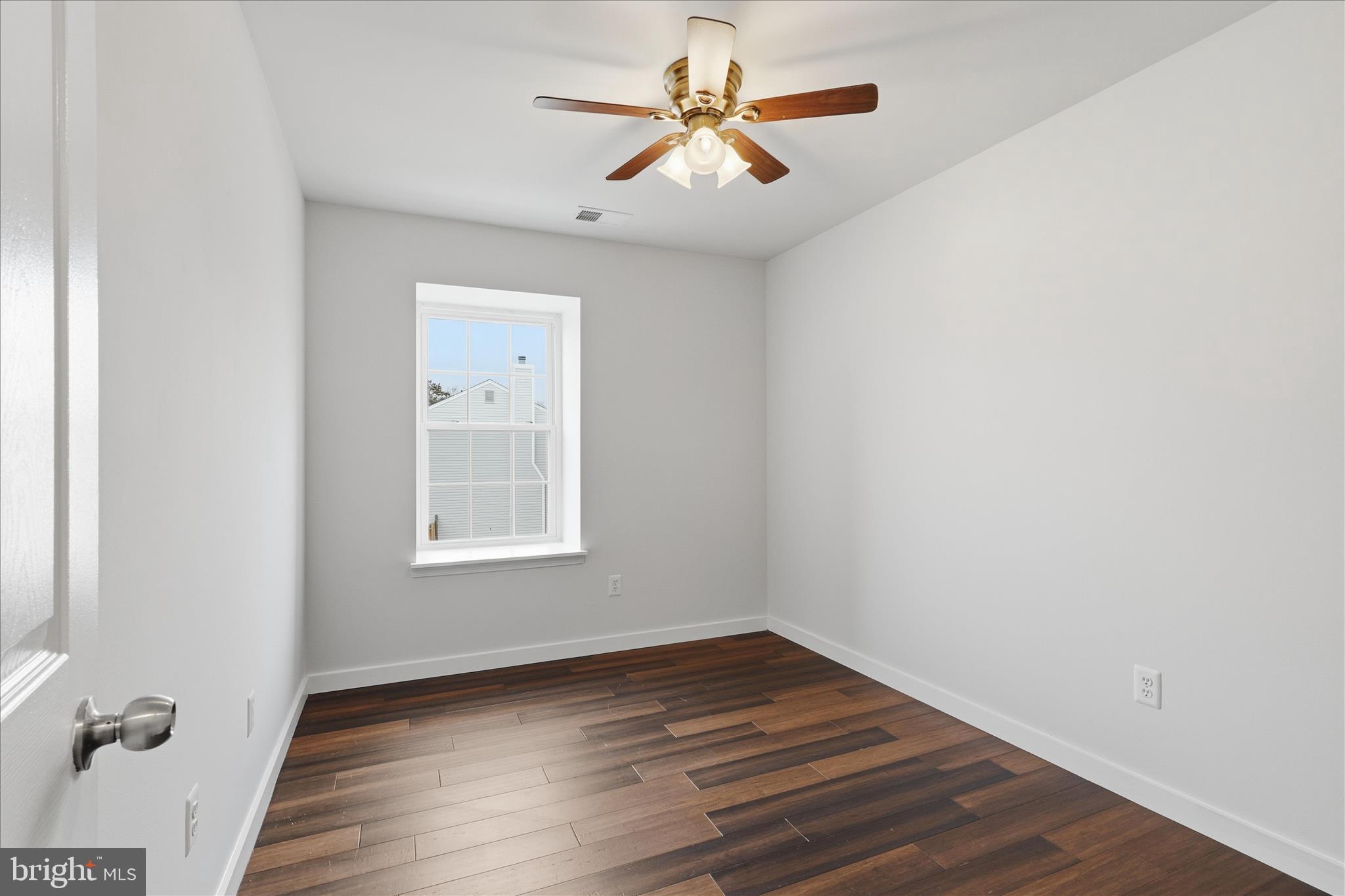 LONDON TOWNE - Residential