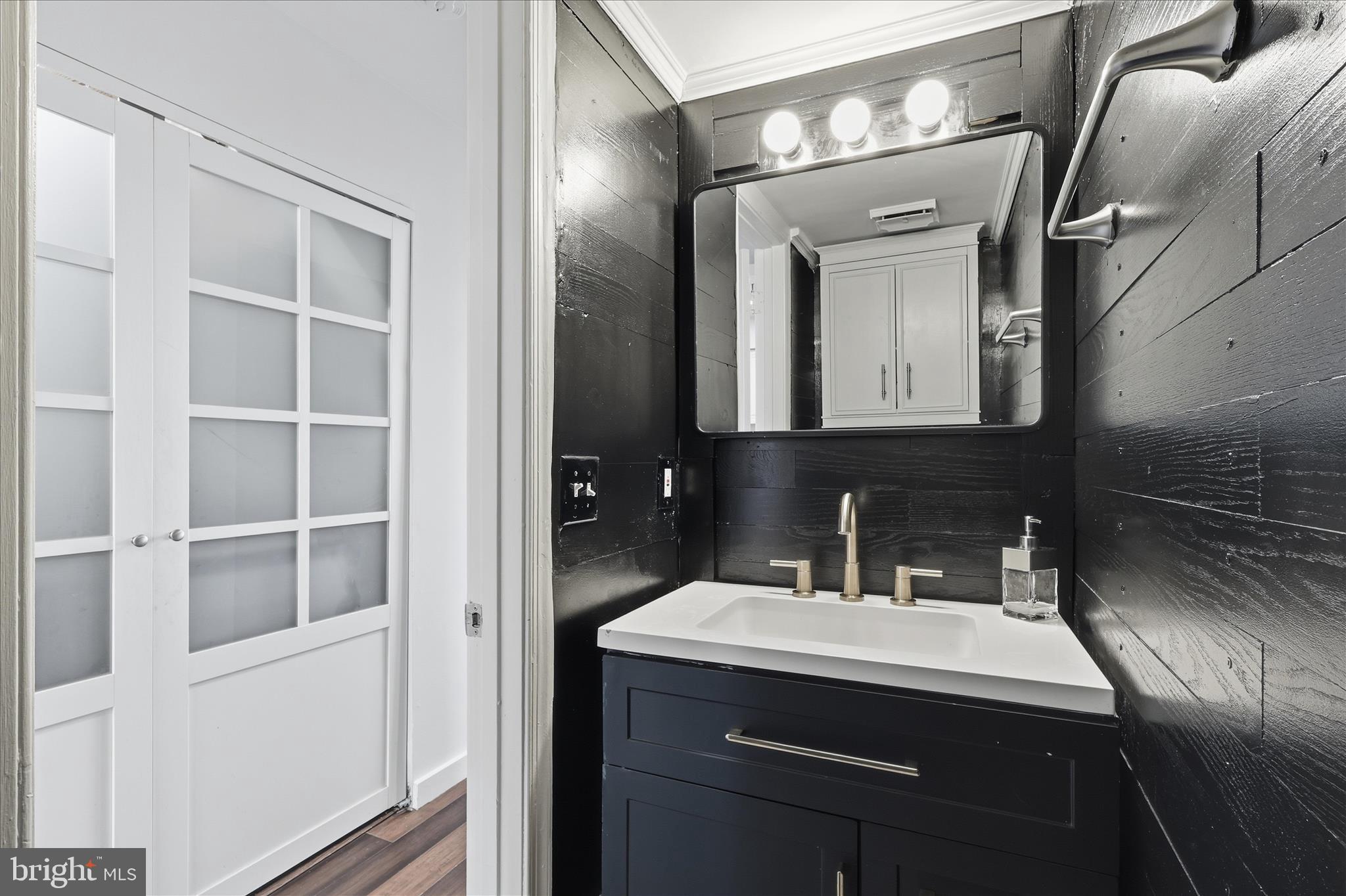 LONDON TOWNE - Residential