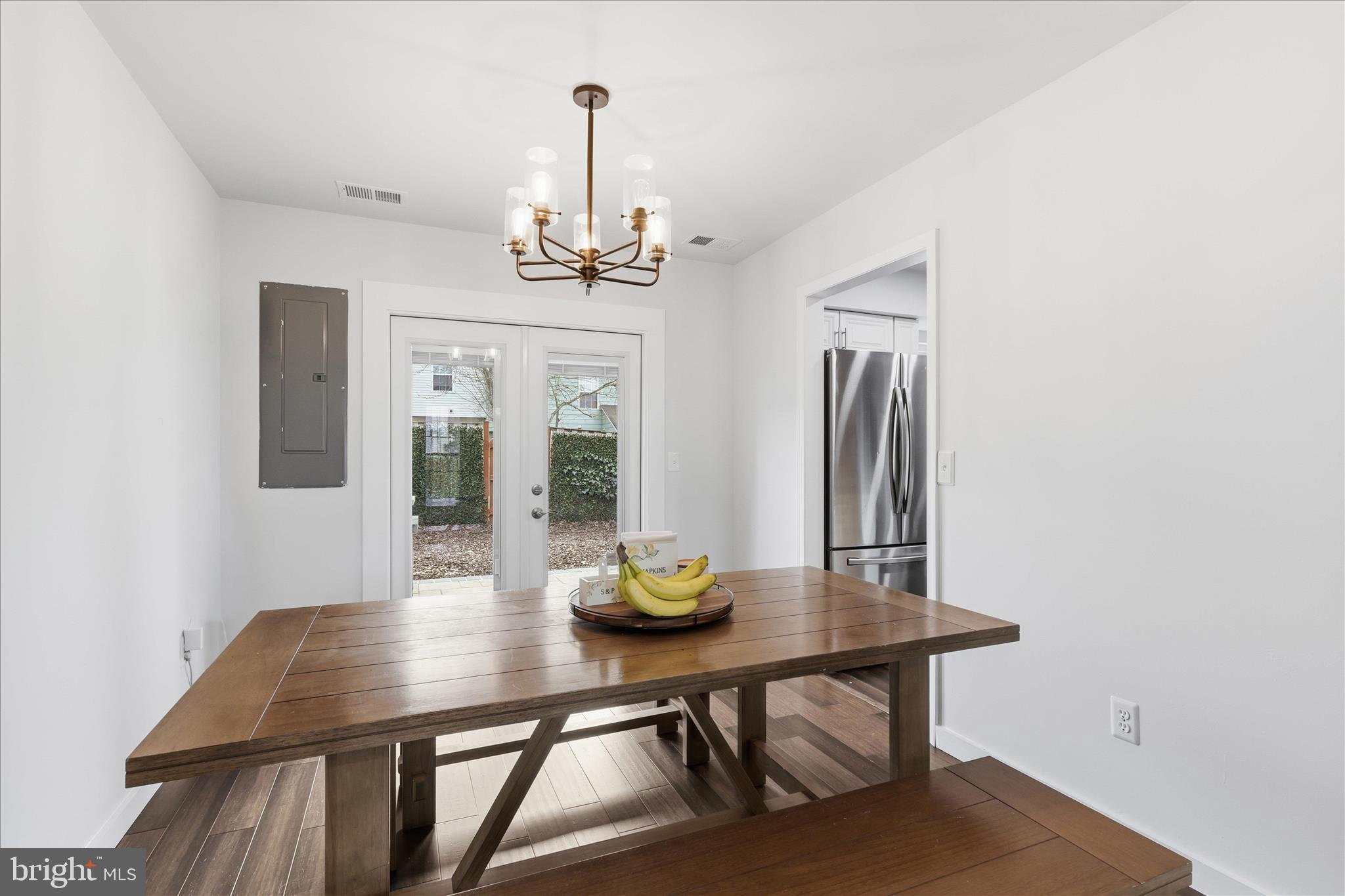 LONDON TOWNE - Residential