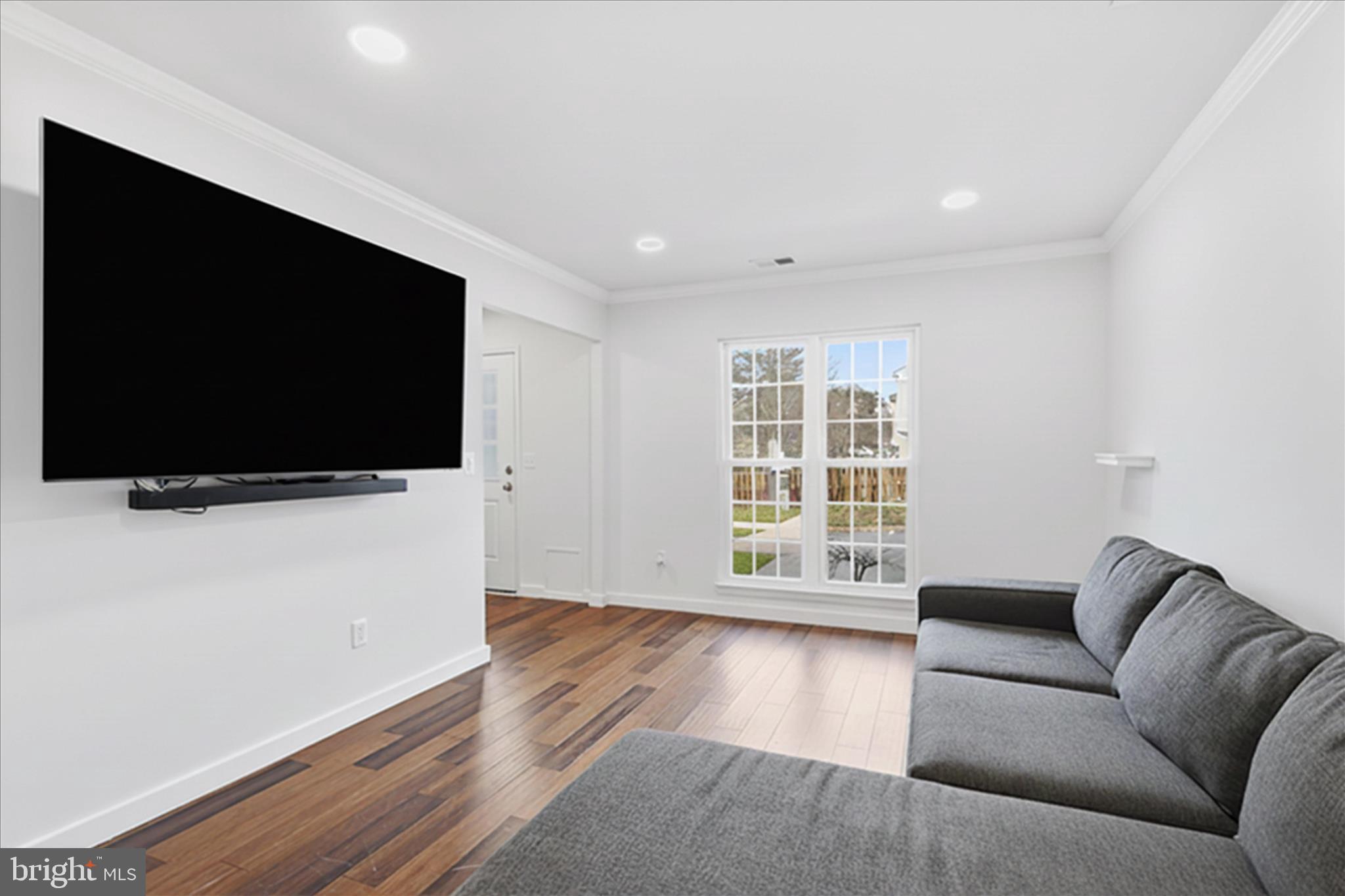 LONDON TOWNE - Residential