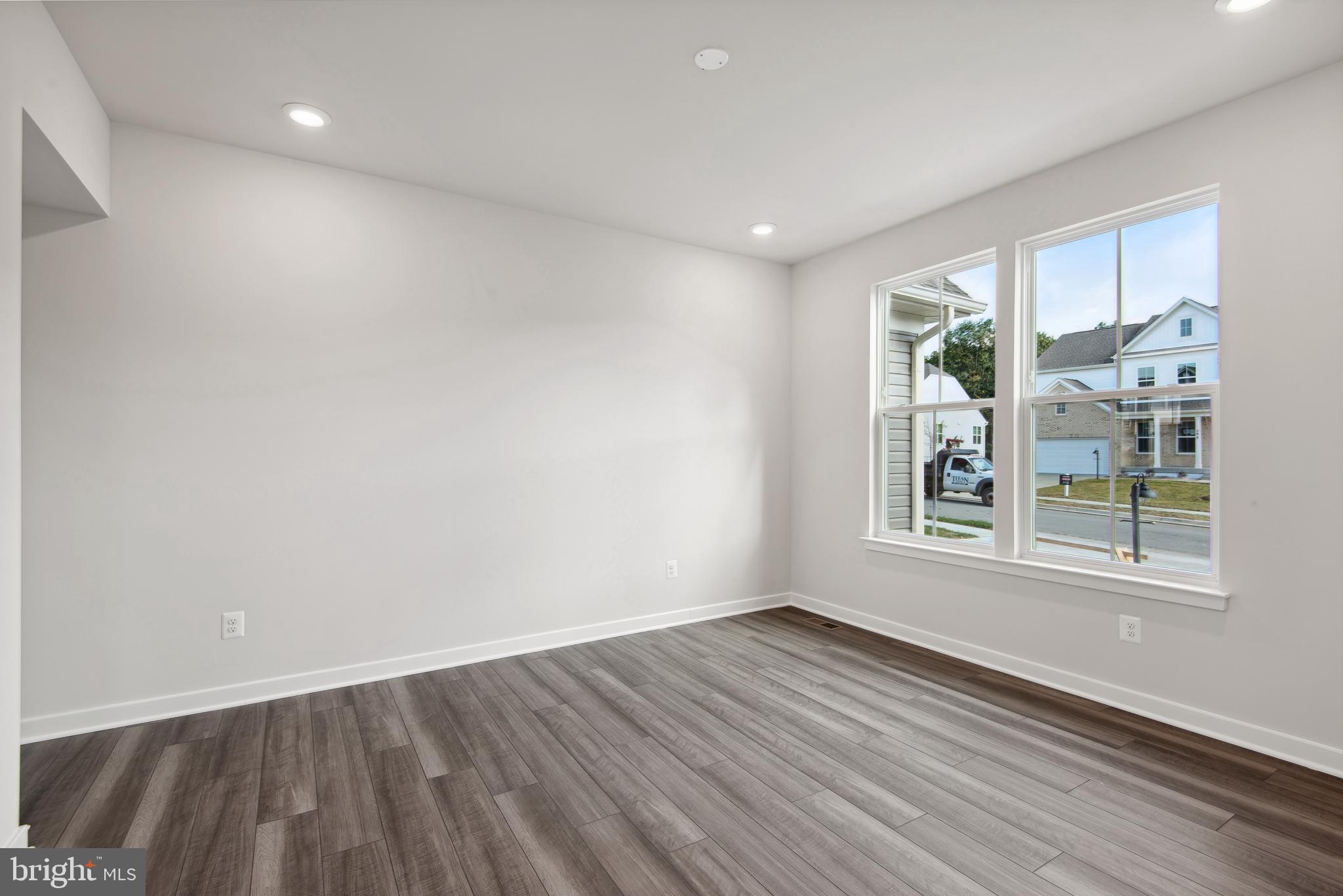 SENSENY VILLAGE - Residential