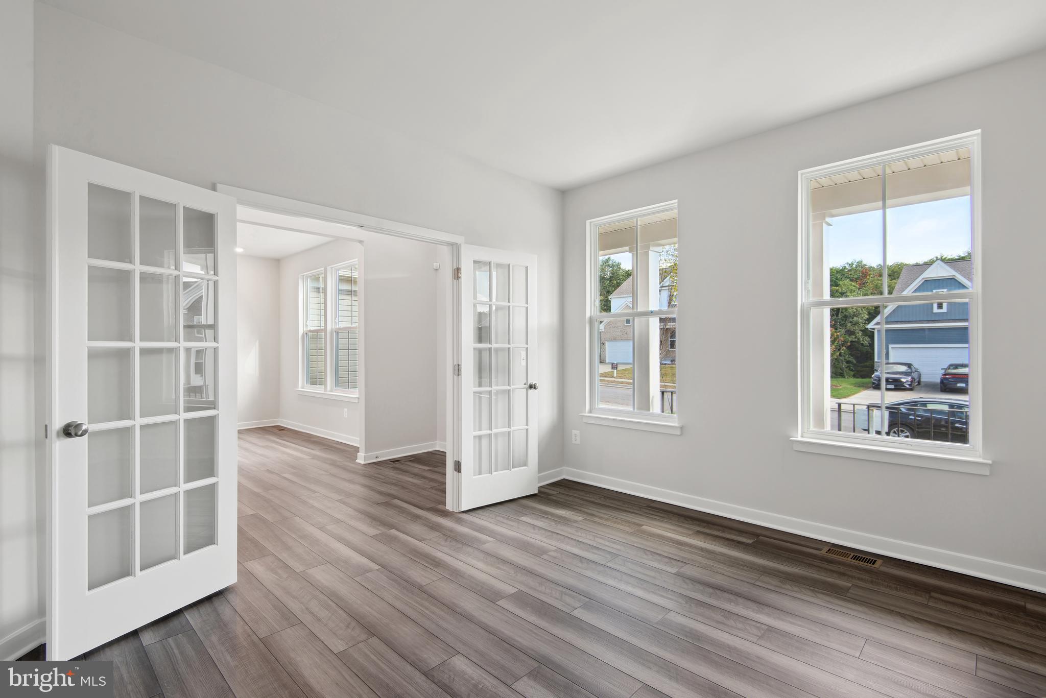 SENSENY VILLAGE - Residential